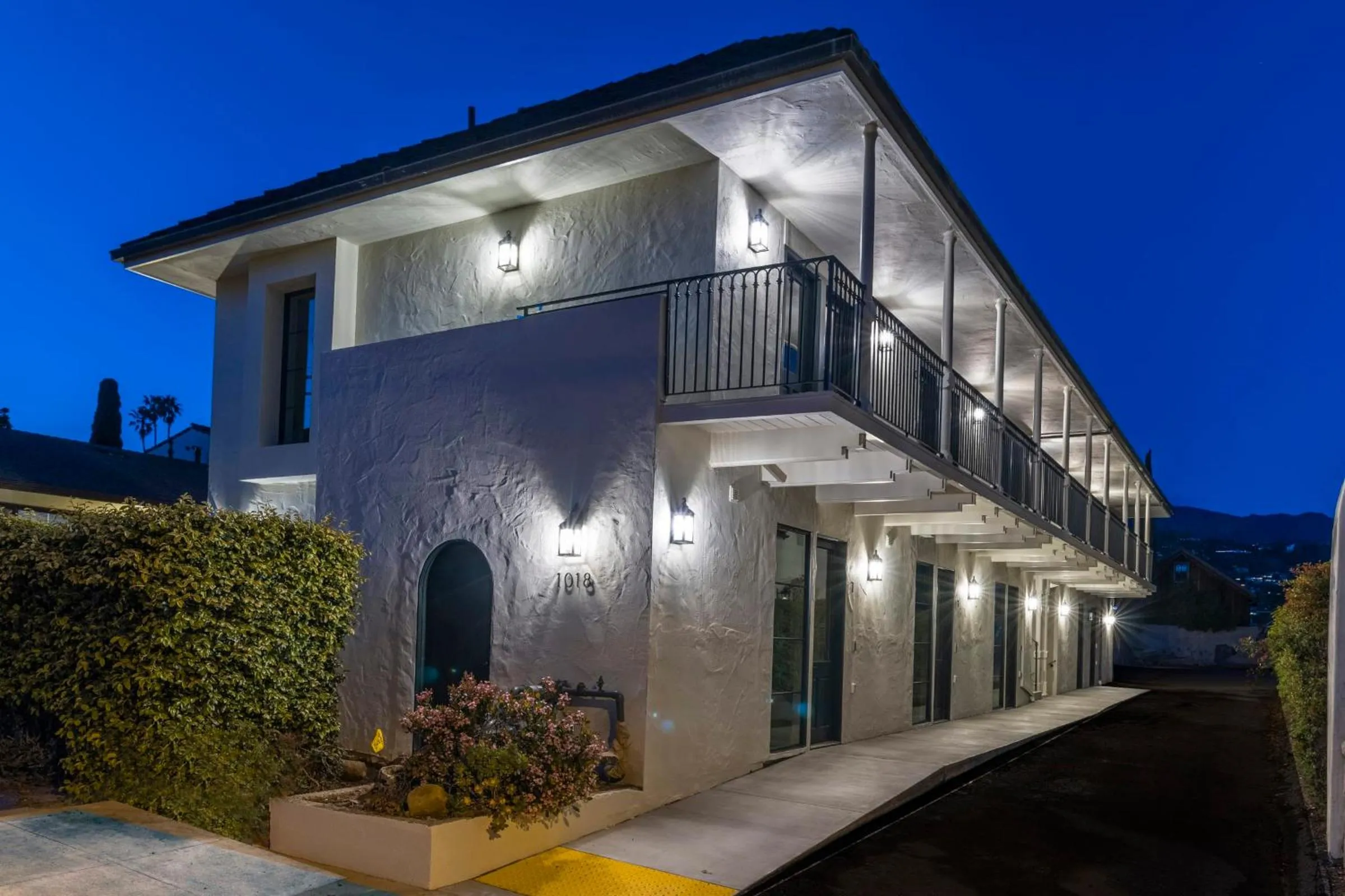 Property building in Casa Jardin - Boutique Suites in Downtown Santa Barbara