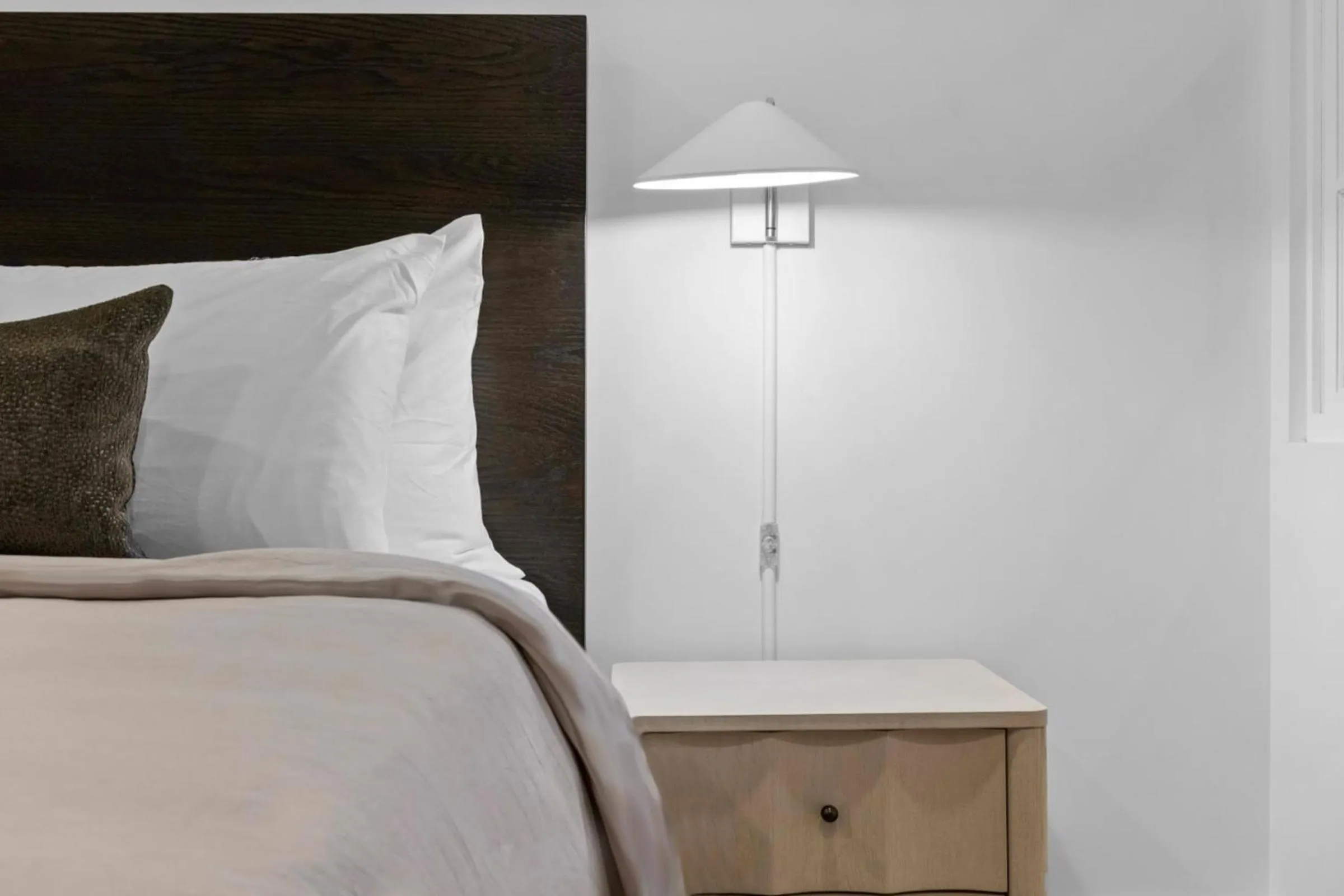 Bed in Casa Jardin - Boutique Suites in Downtown Santa Barbara