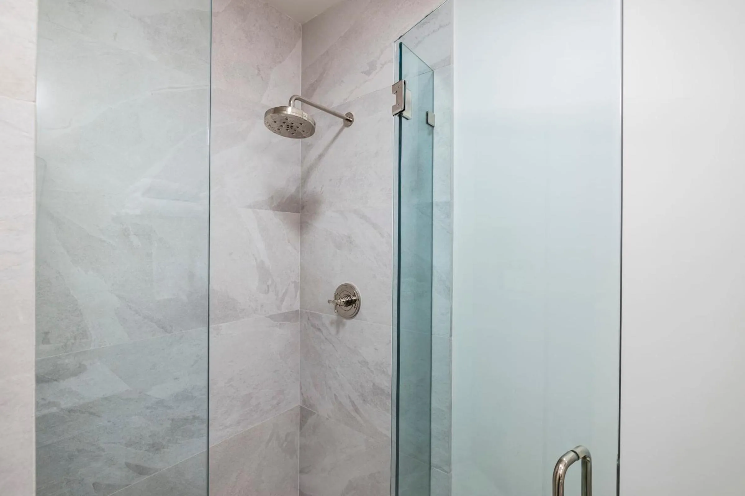 Shower in Casa Jardin - Boutique Suites in Downtown Santa Barbara