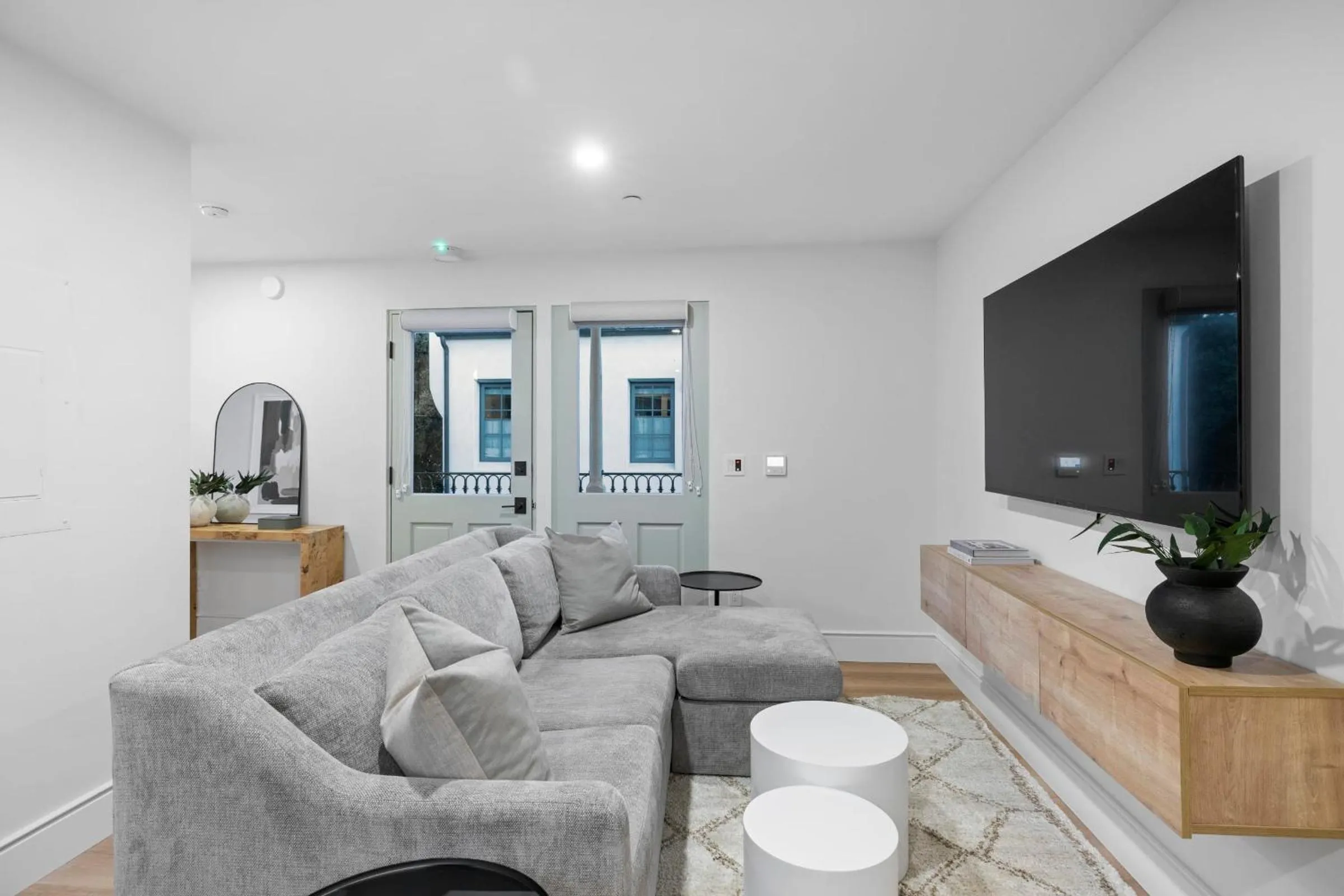 TV and multimedia in Casa Jardin - Boutique Suites in Downtown Santa Barbara