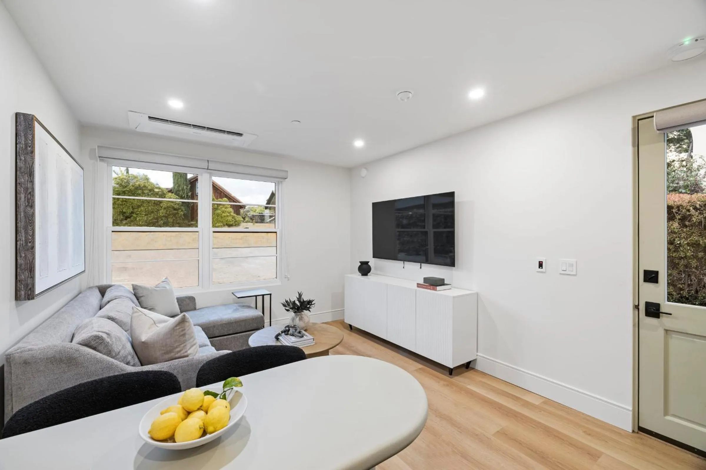 Communal lounge/ TV room in Casa Jardin - Boutique Suites in Downtown Santa Barbara