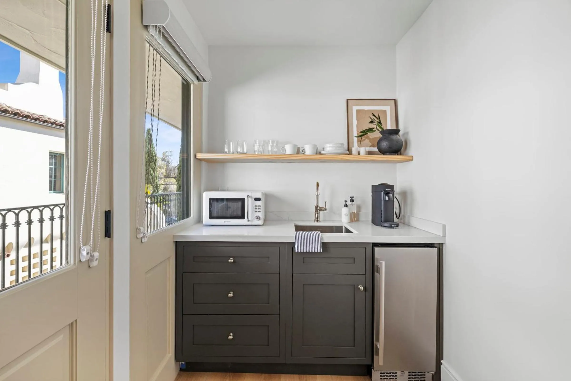 Coffee/tea facilities in Casa Jardin - Boutique Suites in Downtown Santa Barbara