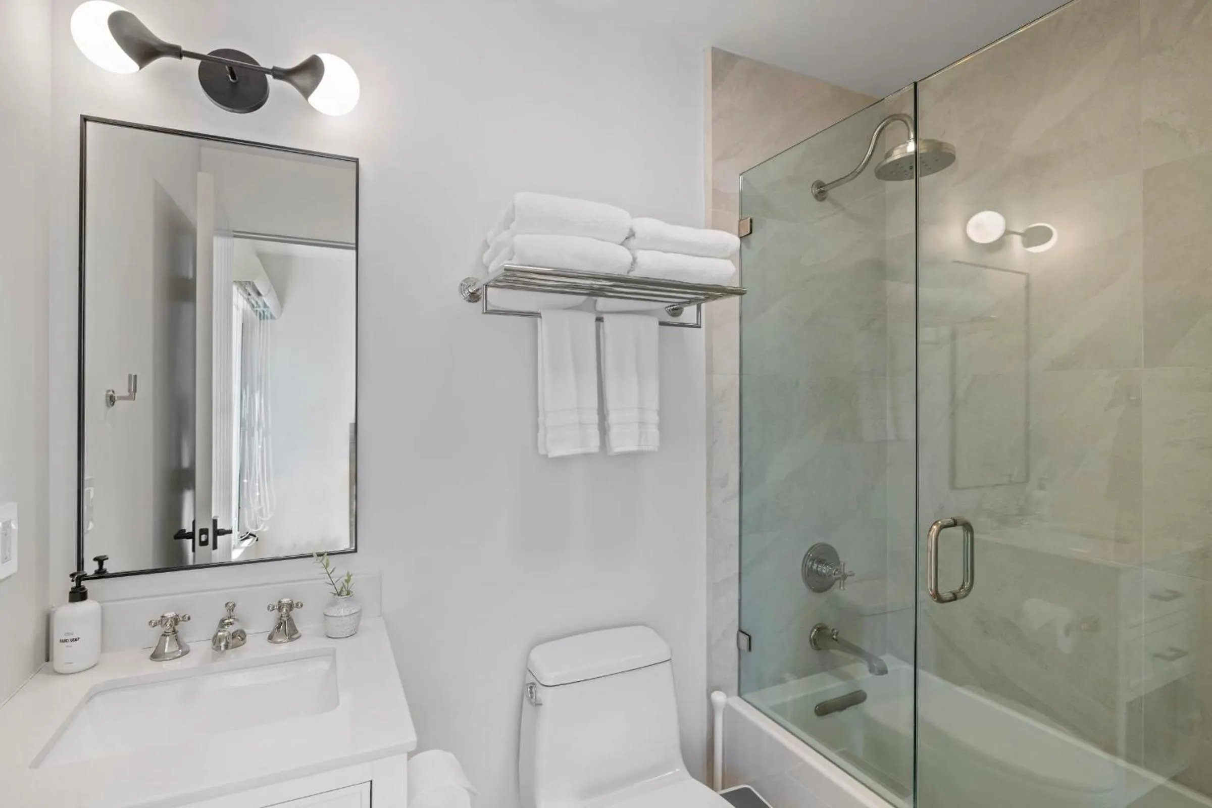 Shower in Casa Jardin - Boutique Suites in Downtown Santa Barbara