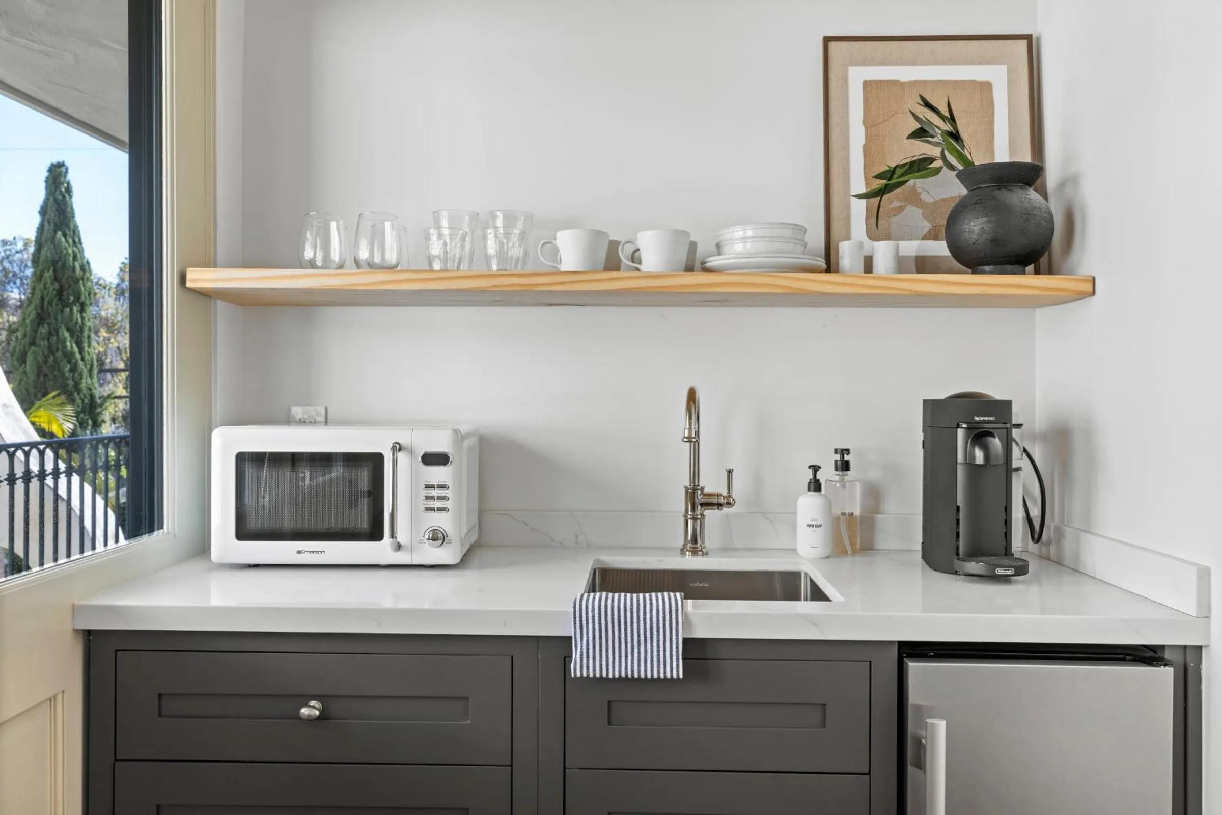 Coffee/tea facilities in Casa Jardin - Boutique Suites in Downtown Santa Barbara