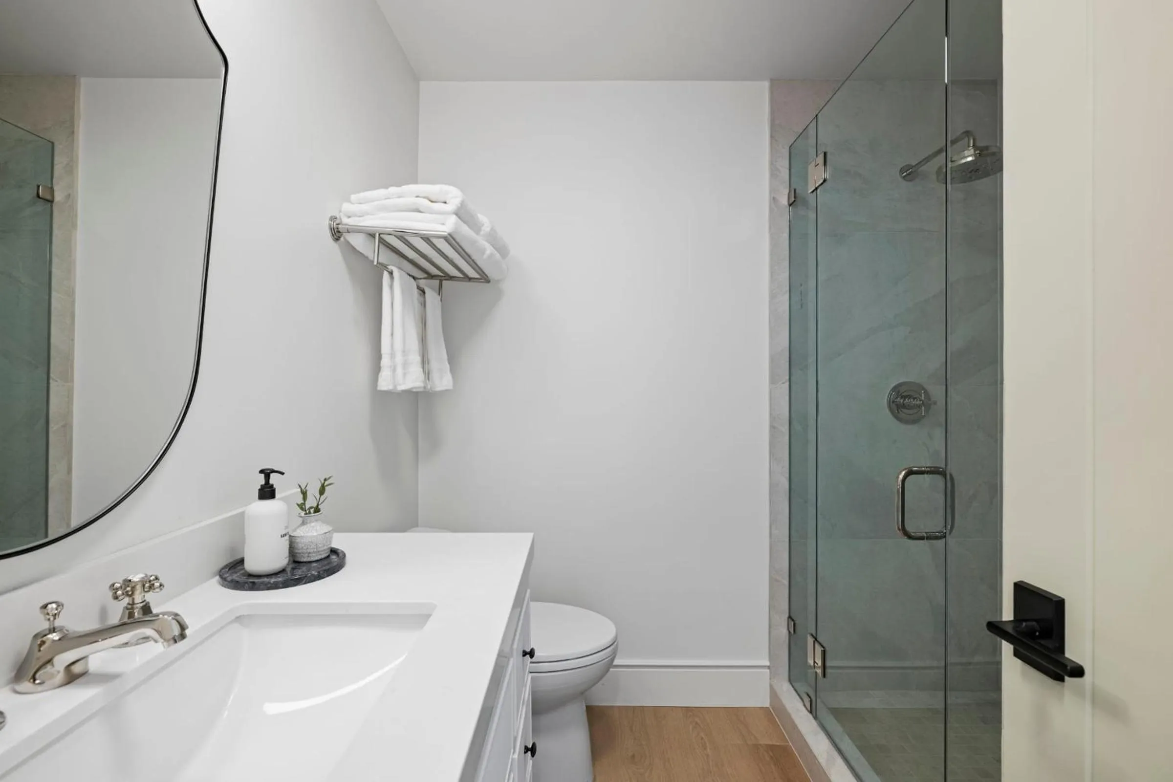 Shower in Casa Jardin - Boutique Suites in Downtown Santa Barbara