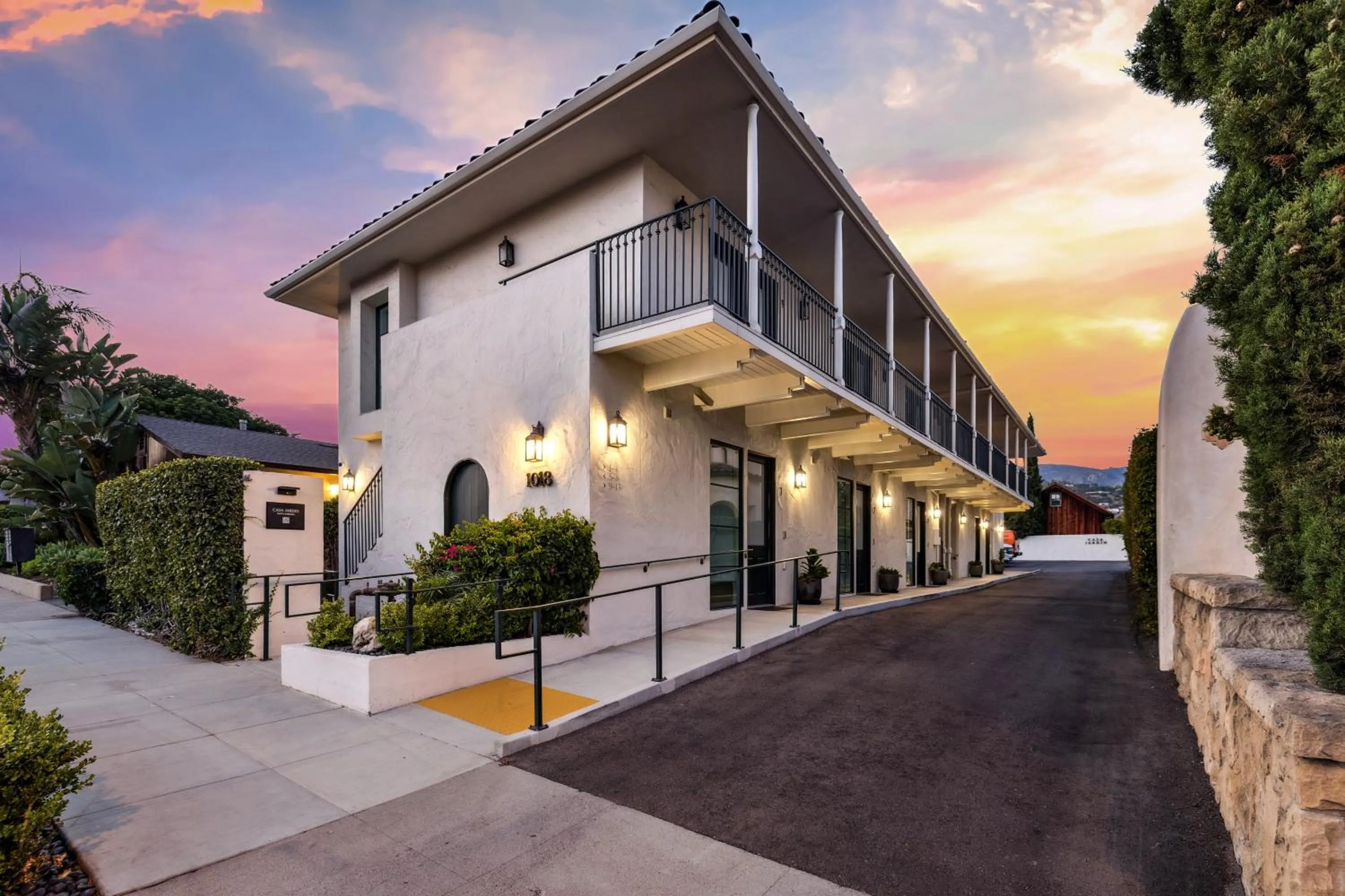 Property building in Casa Jardin - Boutique Suites in Downtown Santa Barbara
