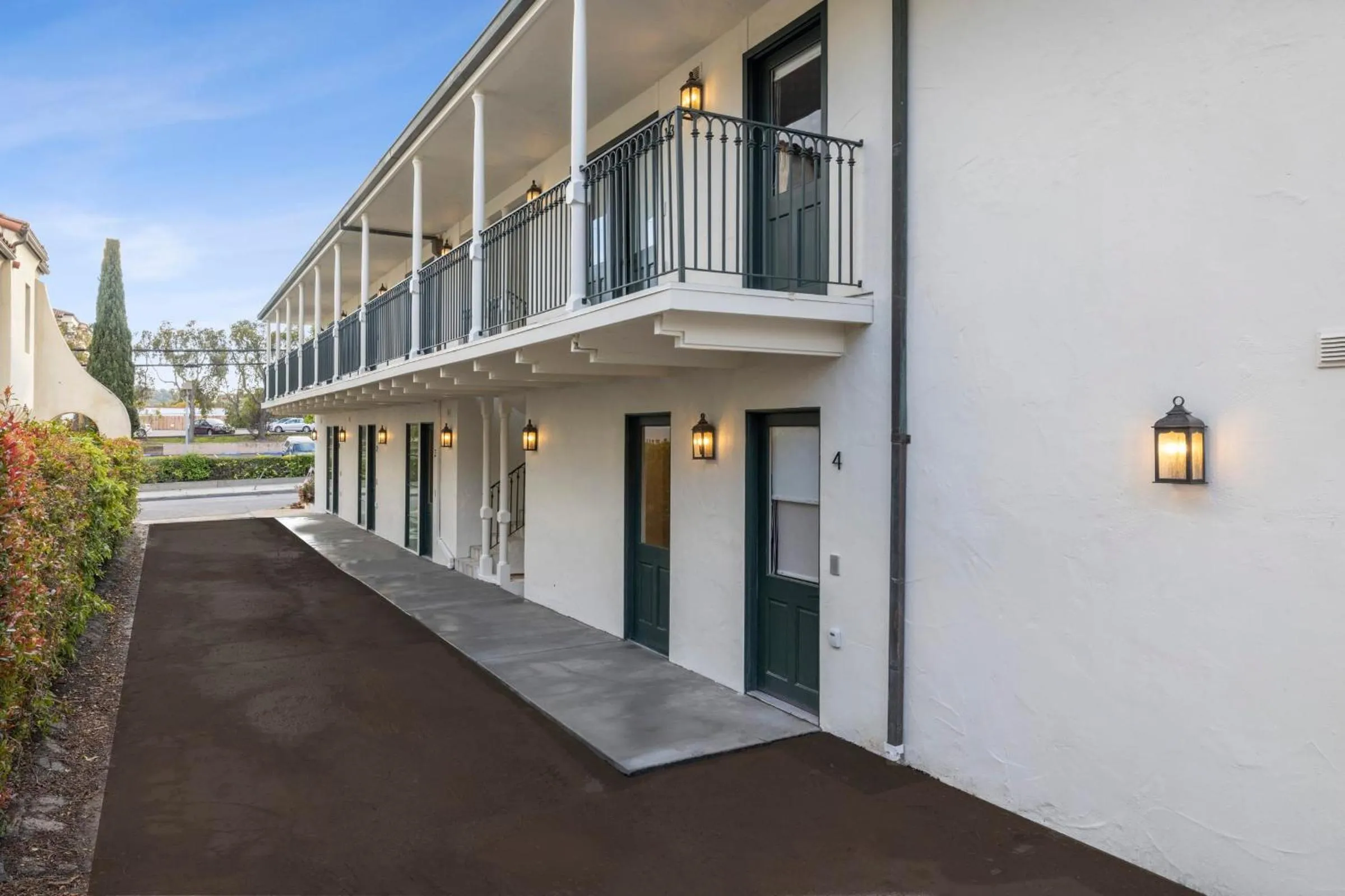 Property building in Casa Jardin - Boutique Suites in Downtown Santa Barbara