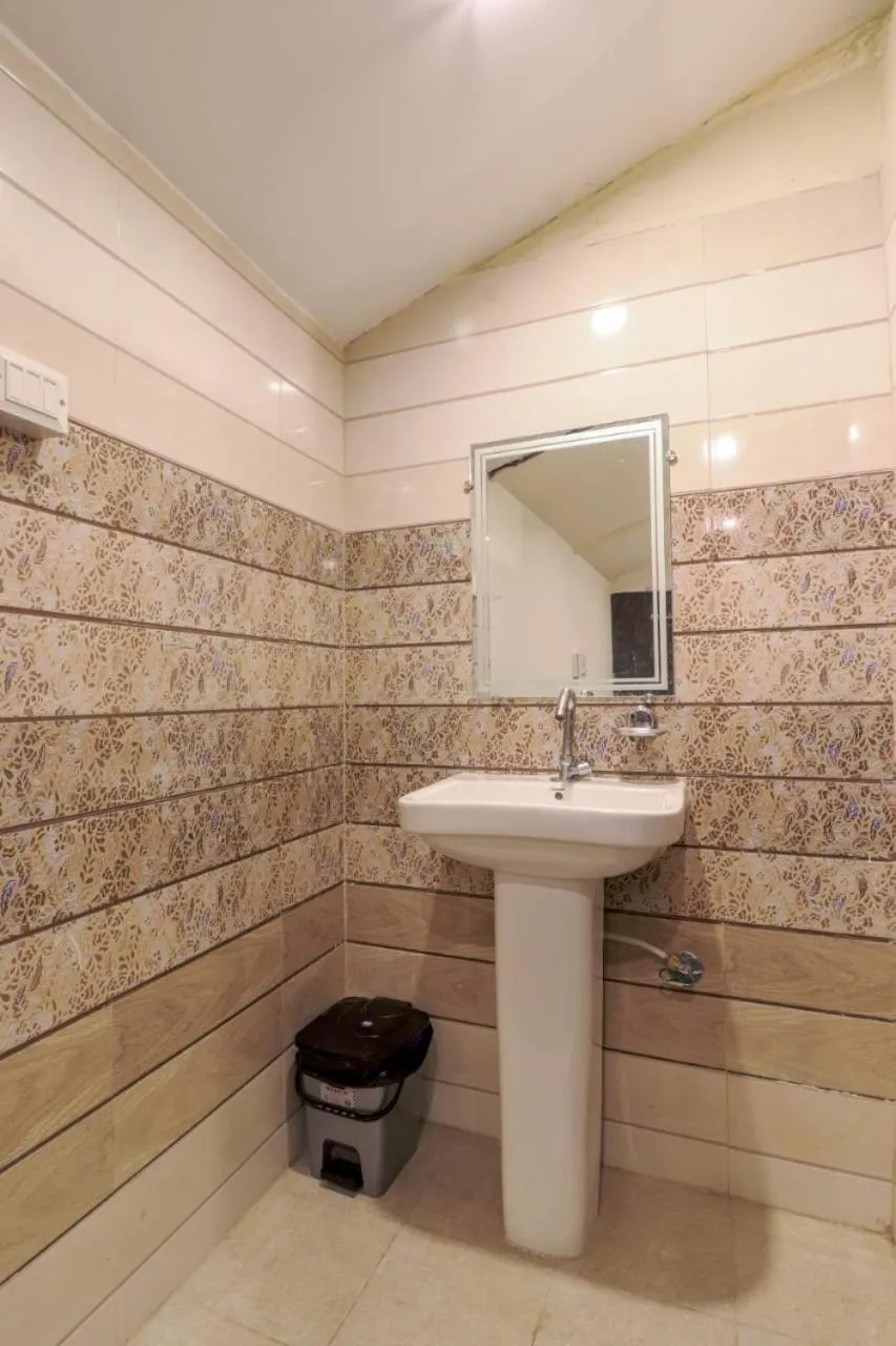 Bathroom in The Hill Mount Resort Shivpuri