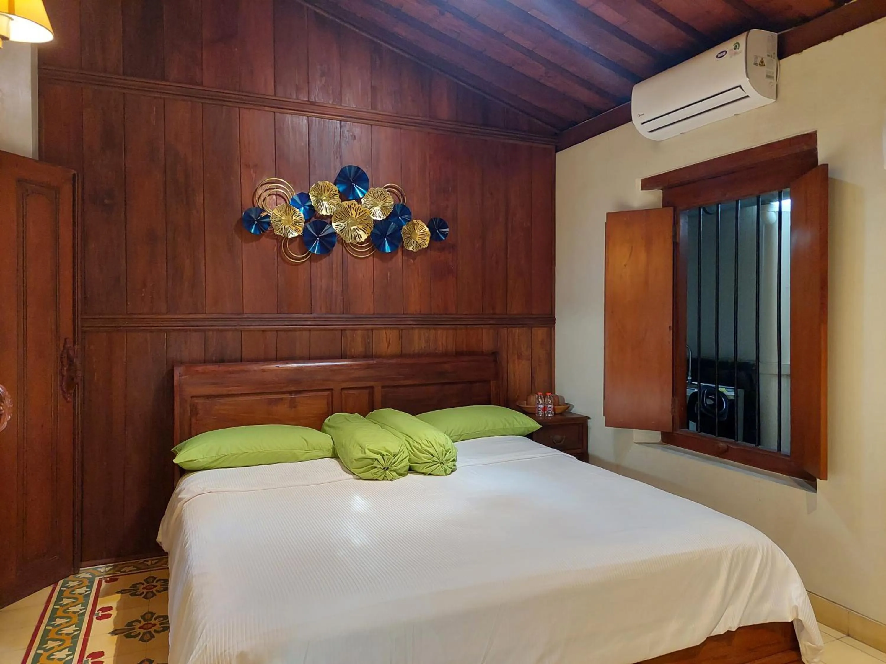 Bed in nDalem Kartowikoro 1835