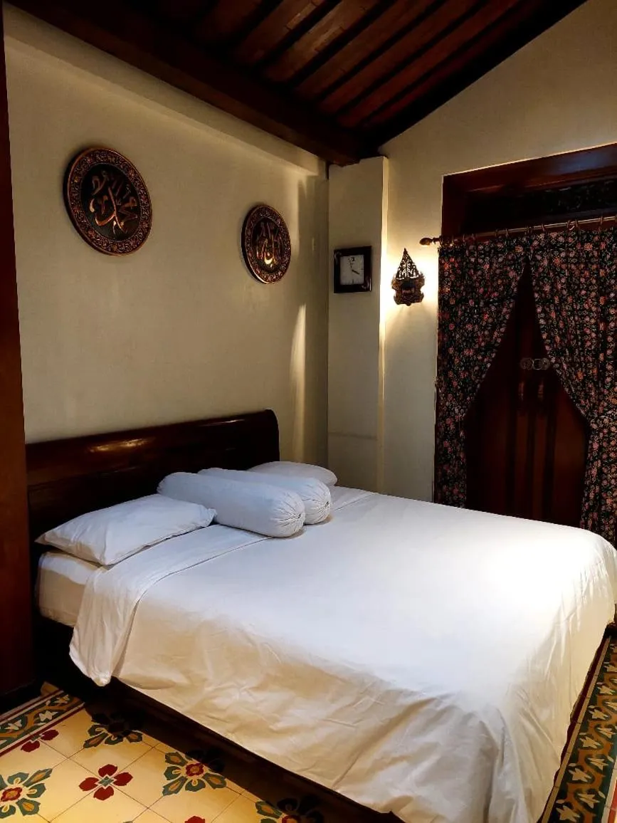 Bed in nDalem Kartowikoro 1835