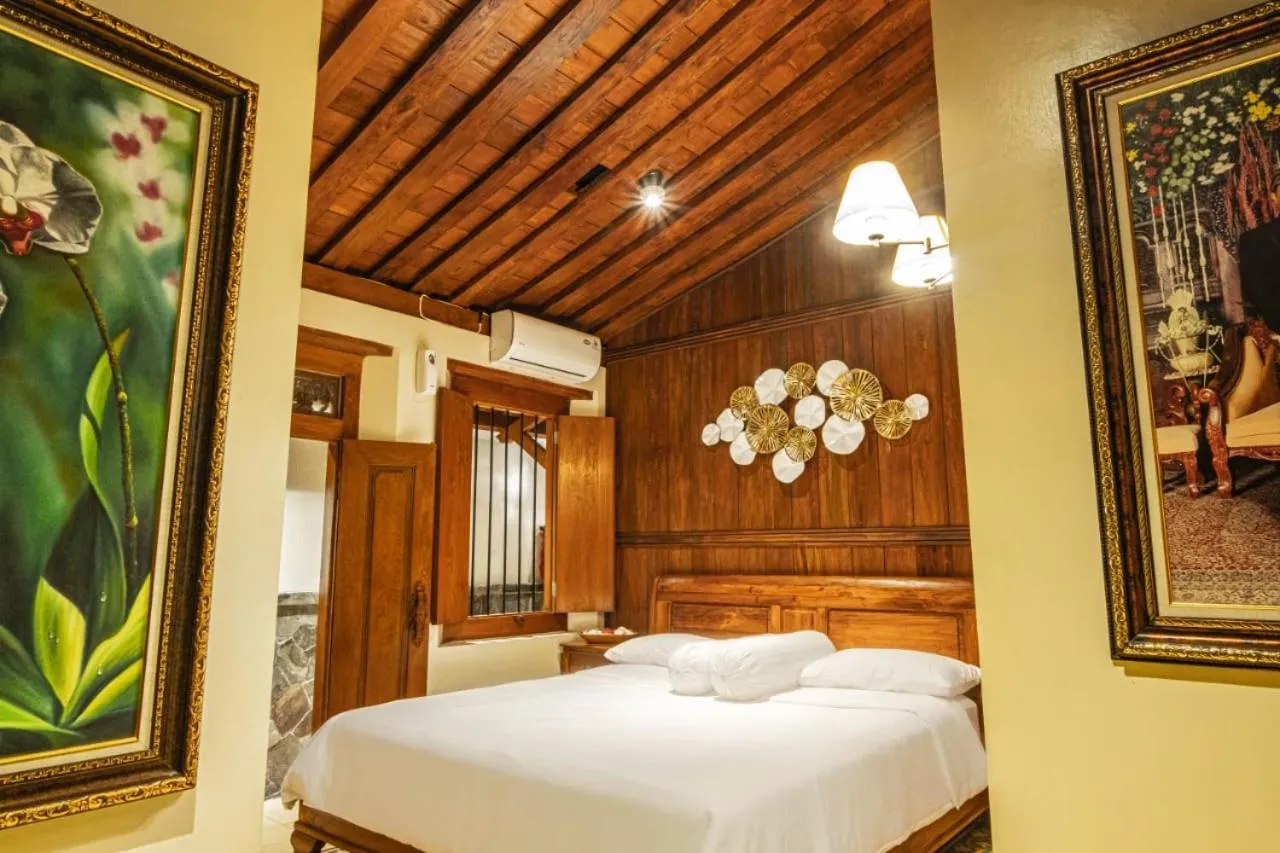 Bed in nDalem Kartowikoro 1835