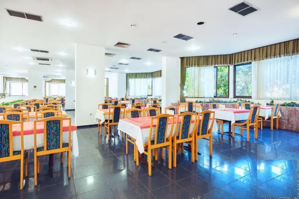 Restaurant/places to eat in SUNSHİNE OTEL Restaurant/places to eat in SUNSHİNE OTEL