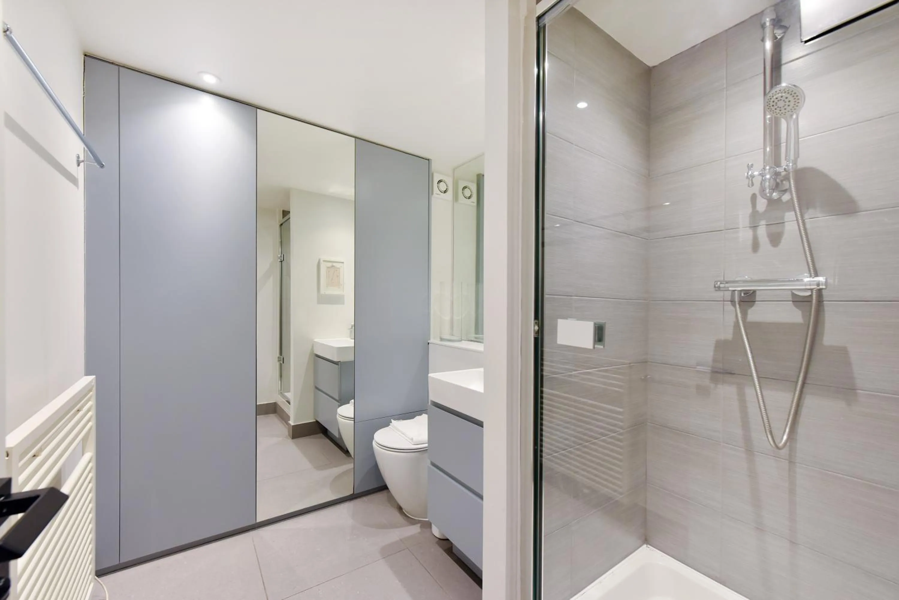 Shower in London Choice Apartments - Covent Garden - Leicester Square