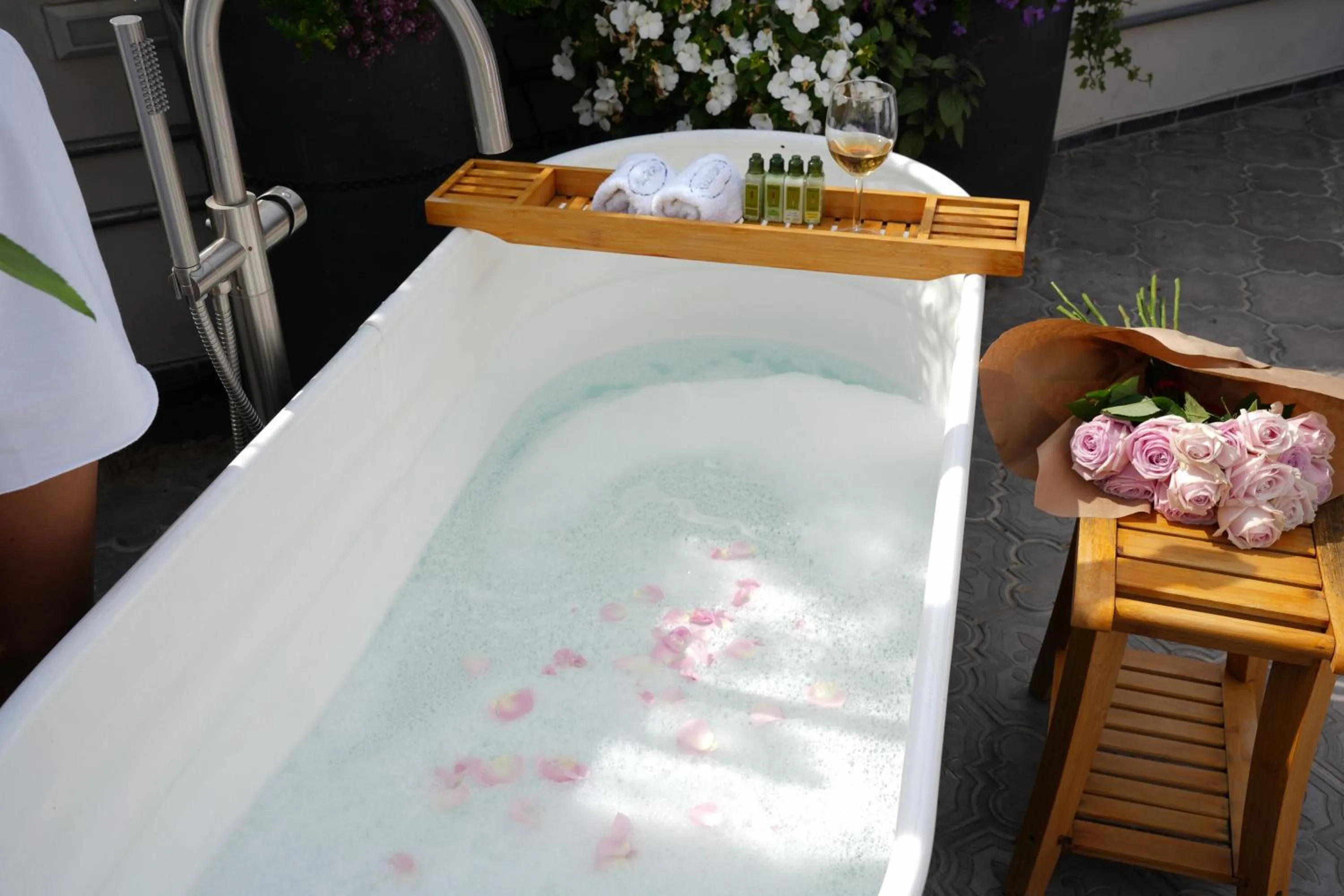 Open Air Bath in Allegro Neve Tzedek Boutique Suites - By HOMY