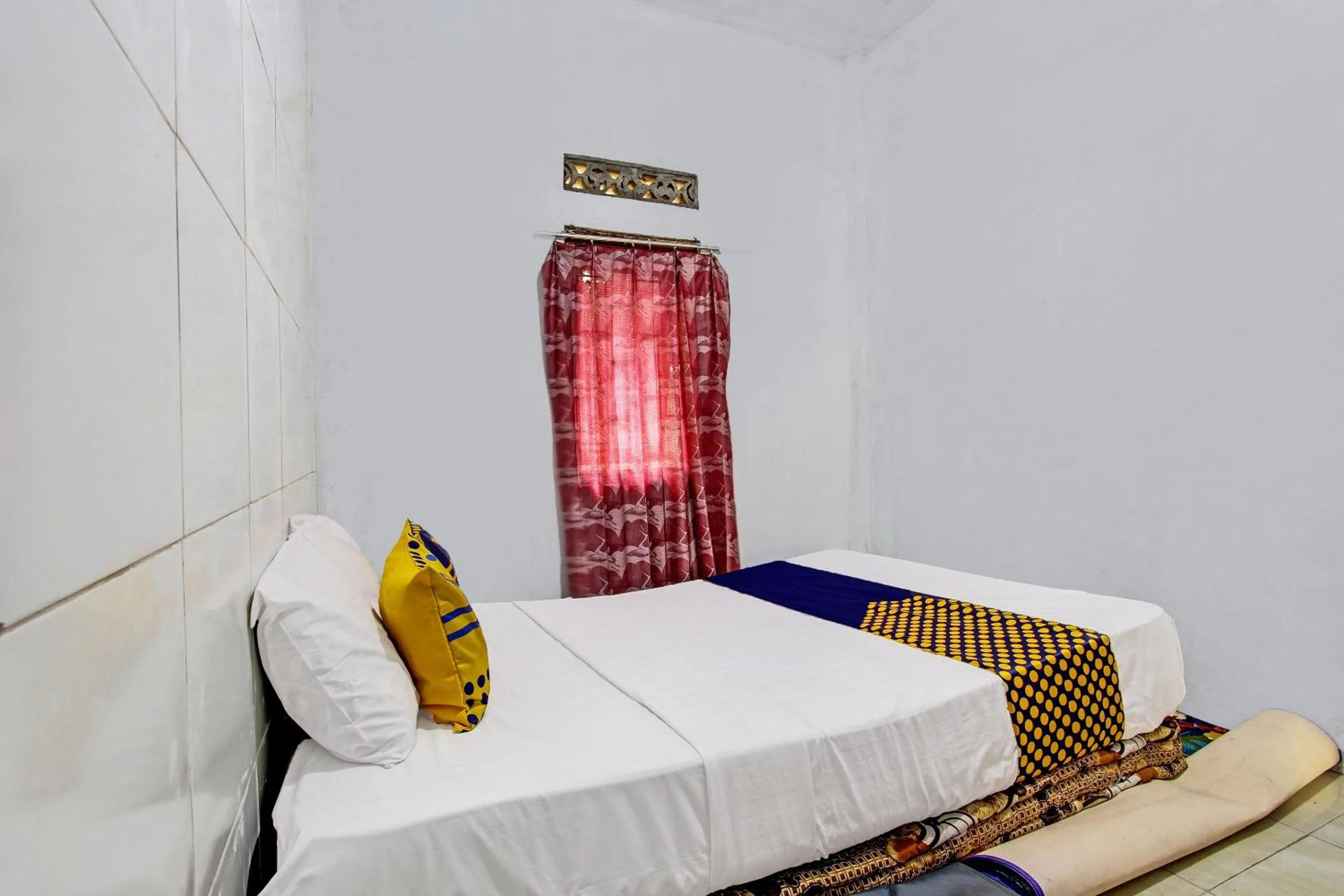 Bedroom, Bed in Hotel O Guest House Pak Darso
