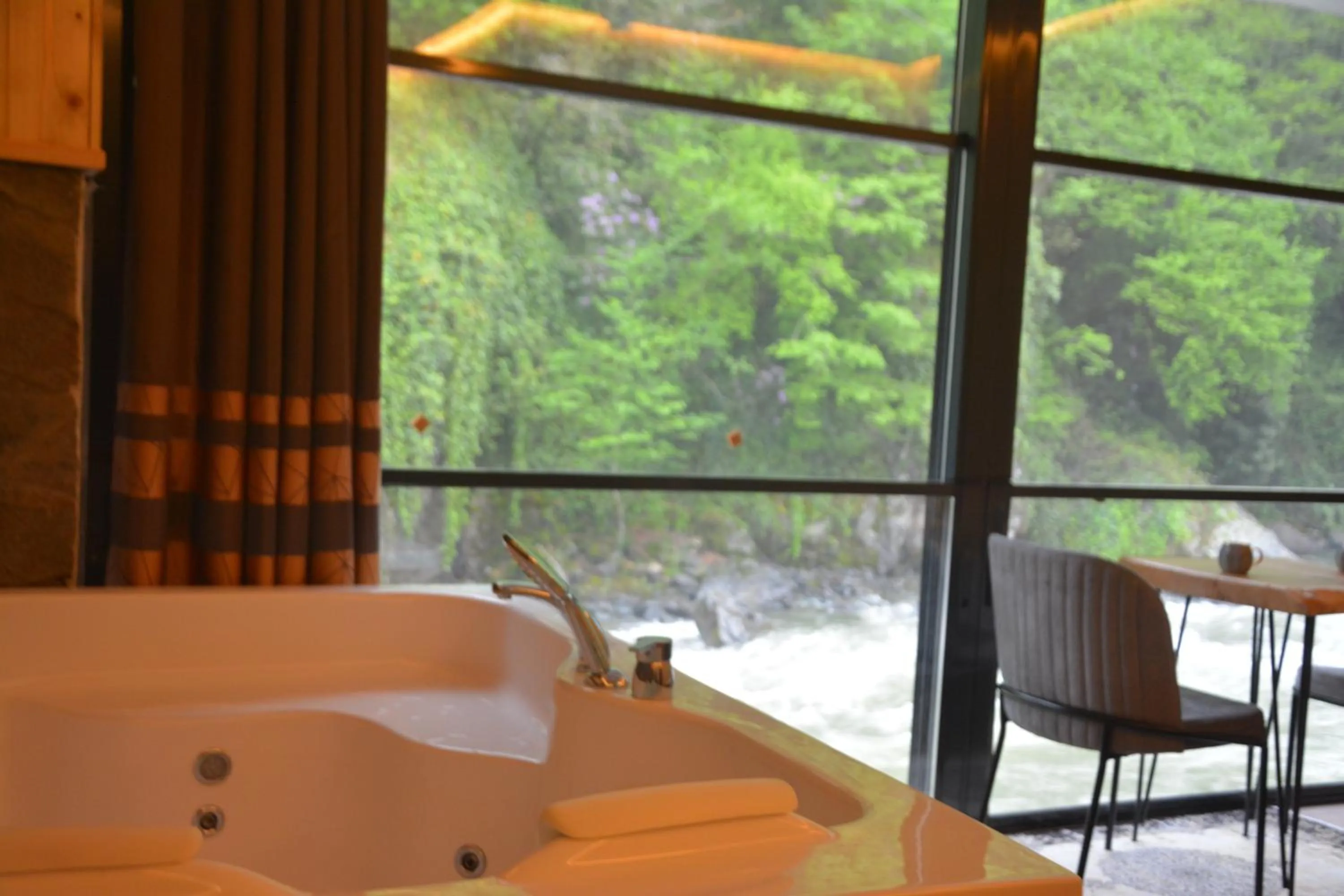 DOĞAL SUİT BUNGALOV