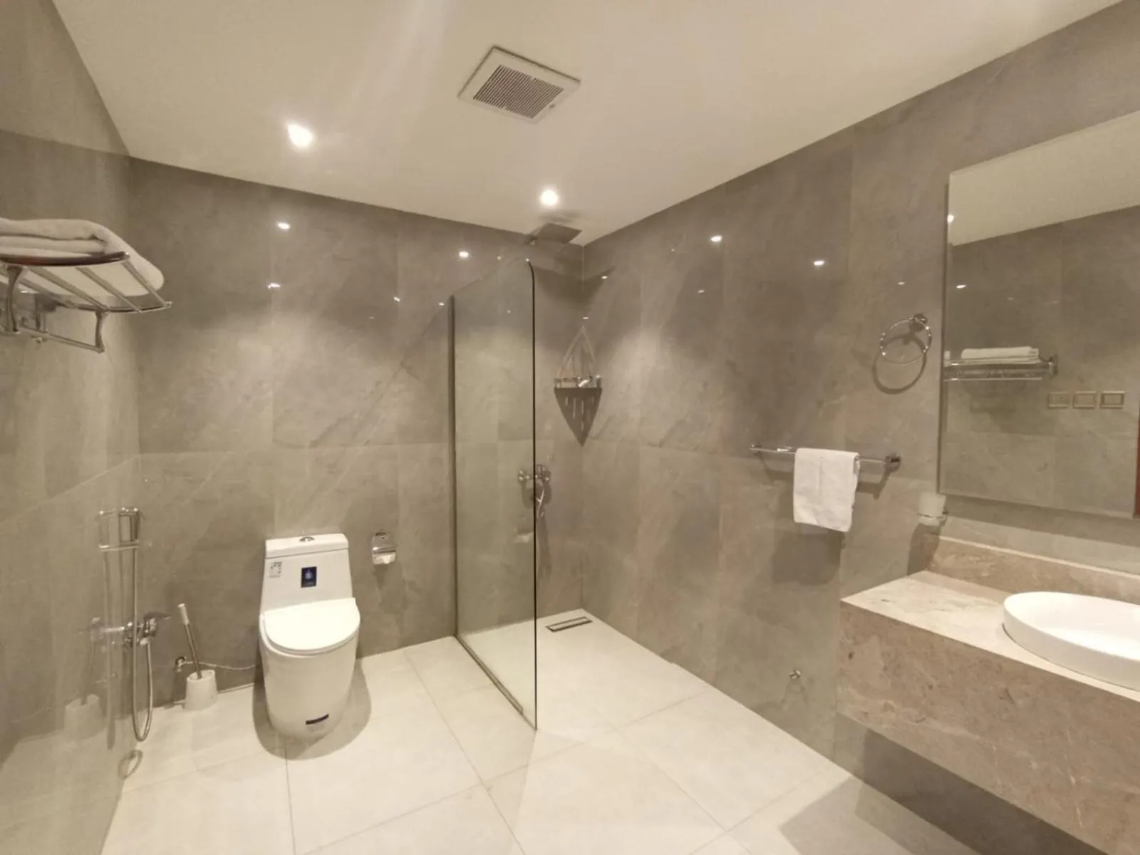 Bathroom in Al Masem Serviced Apartments - Al Olaya - Exit 5