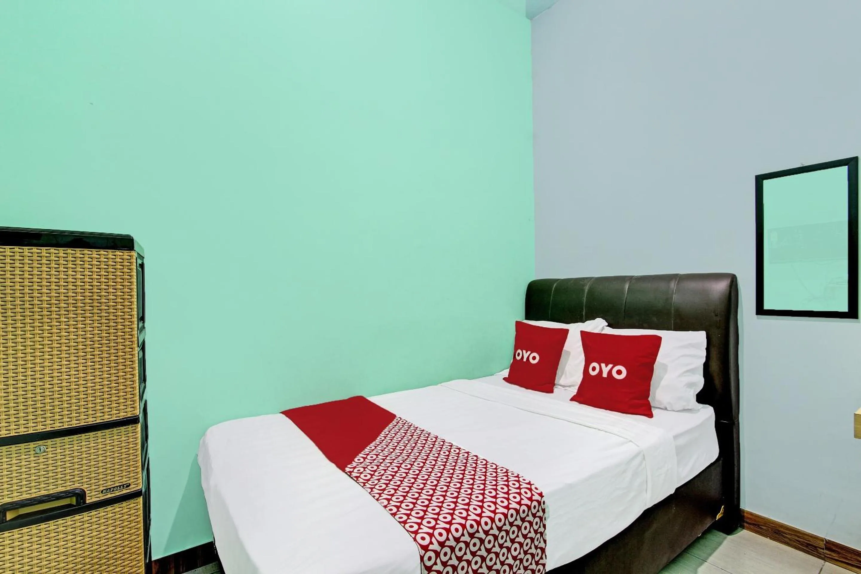 Bedroom in Hotel O Guest House Inayah Syariah