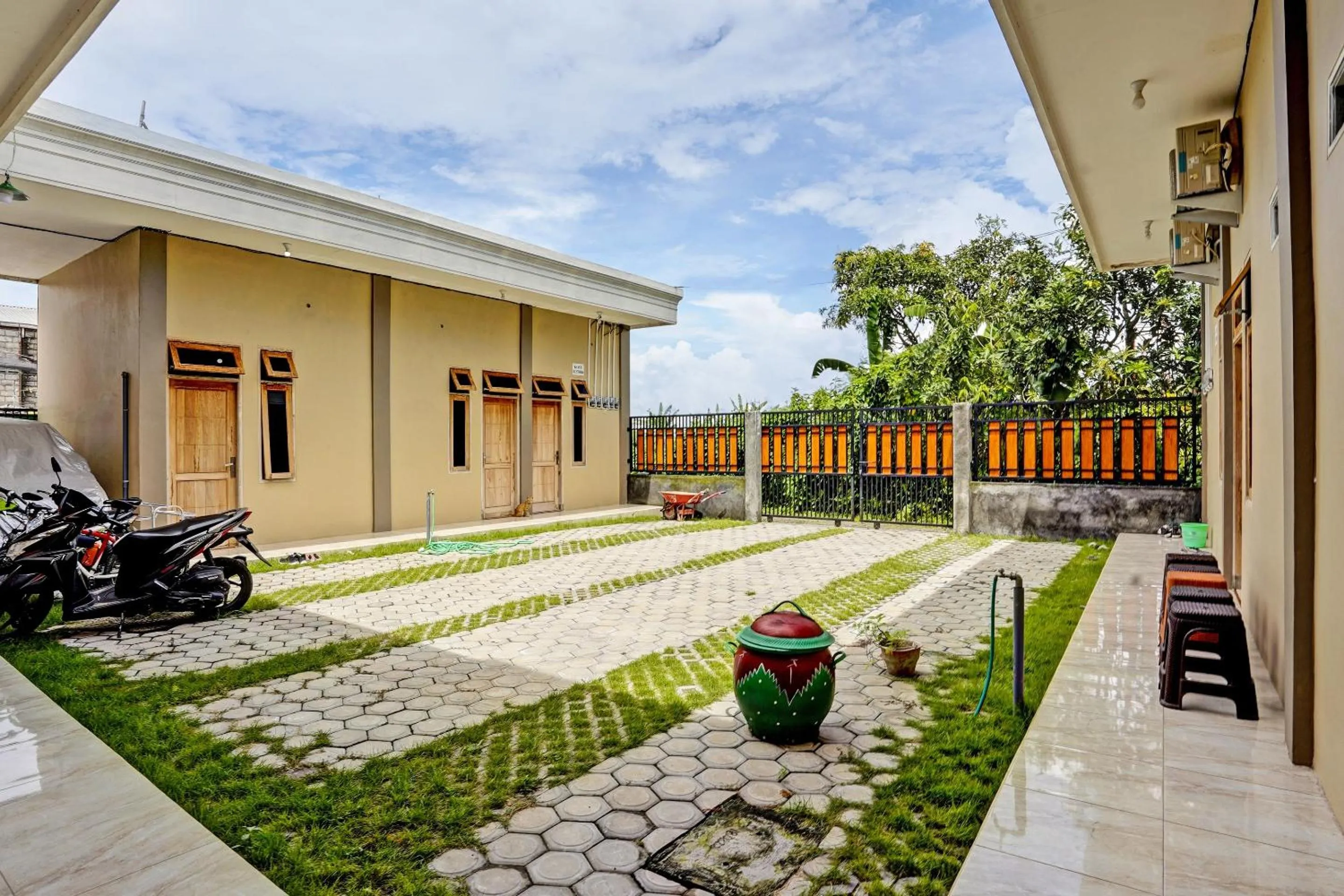 Lobby or reception in OYO 92541 Suny Kost Syariah