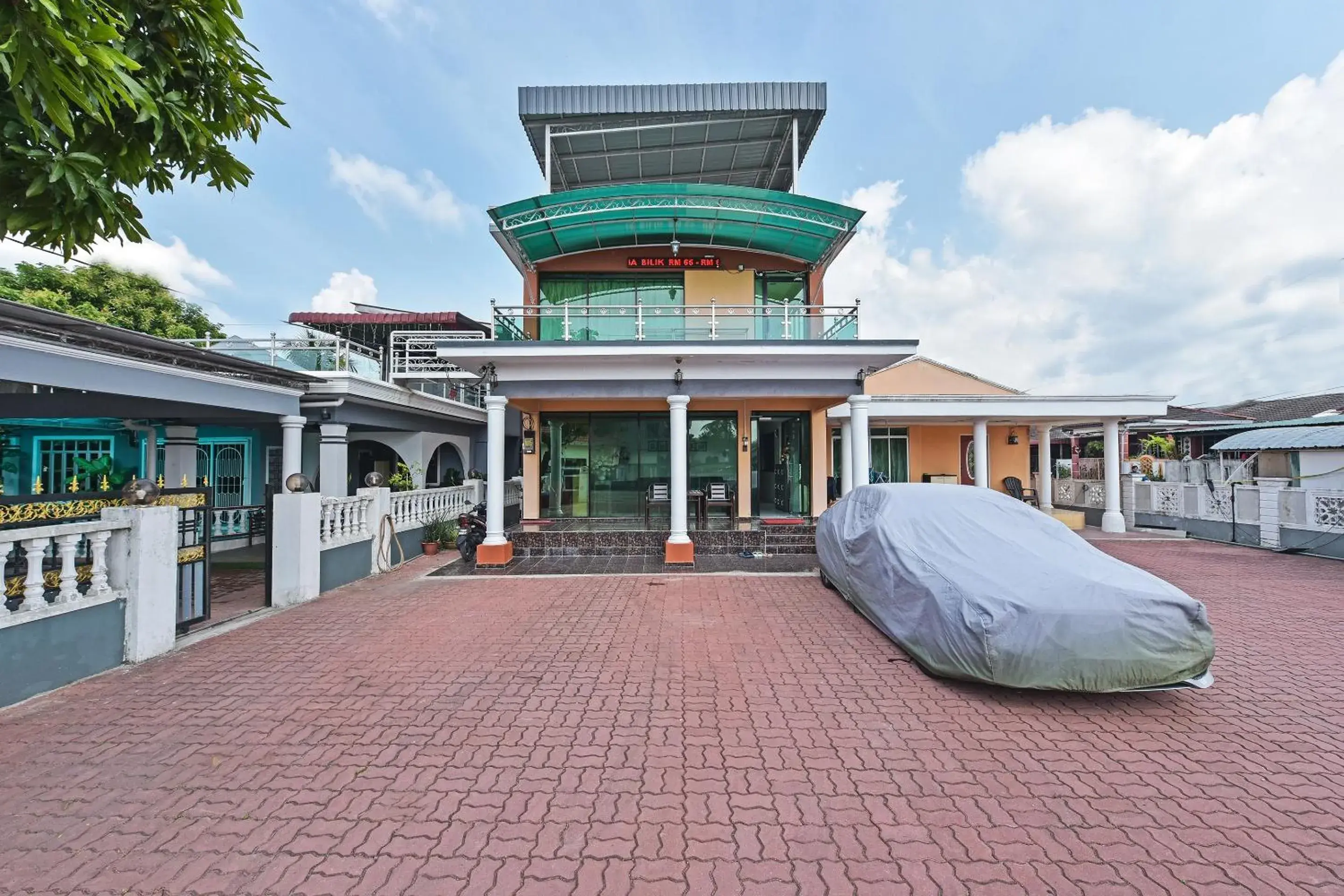 Facade/entrance in Darul Salam Orkid Inn Facade/entrance in Darul Salam Orkid Inn