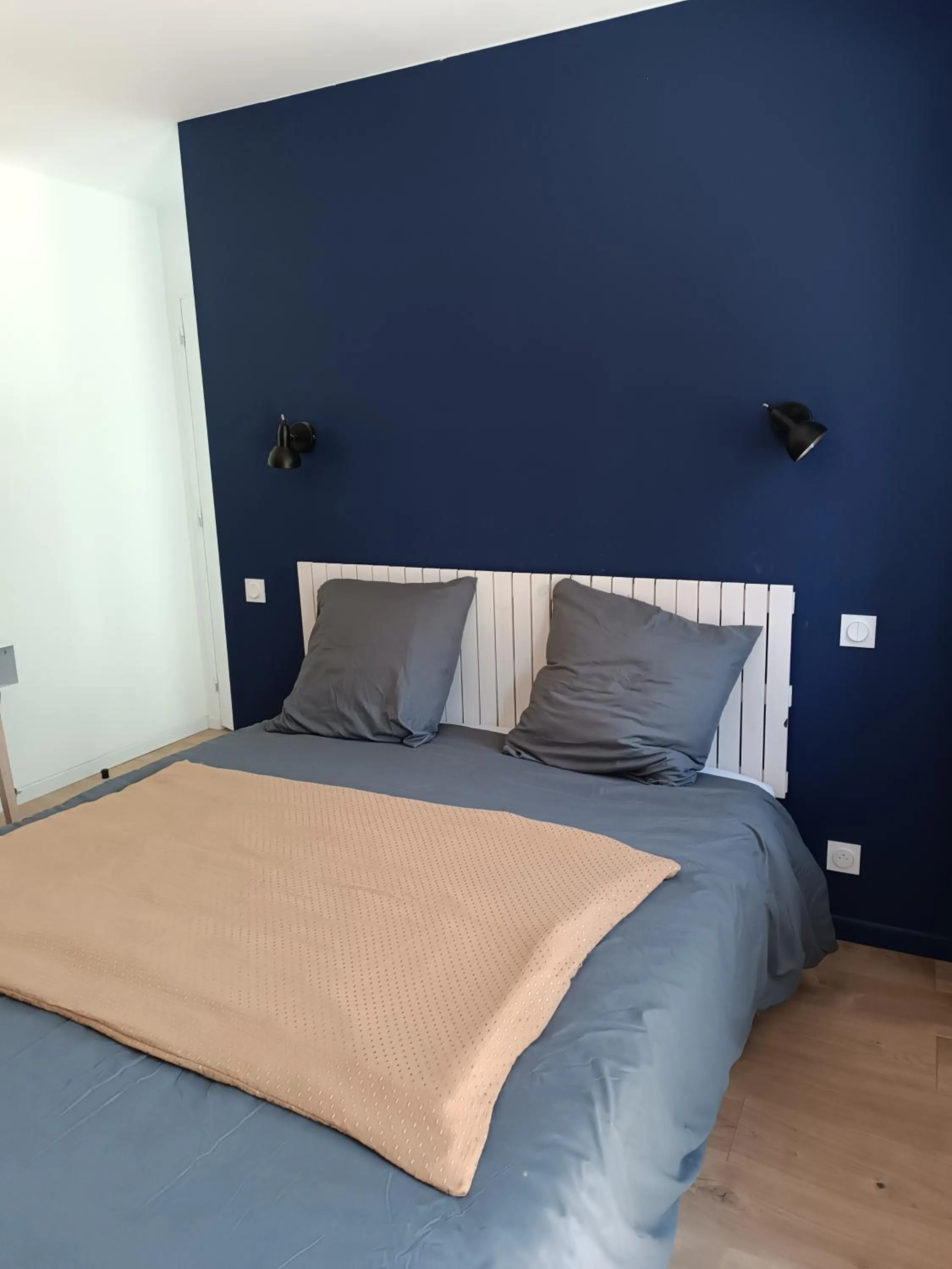 Bed in A l'Ombre des Bois, Chambre double vue jardin