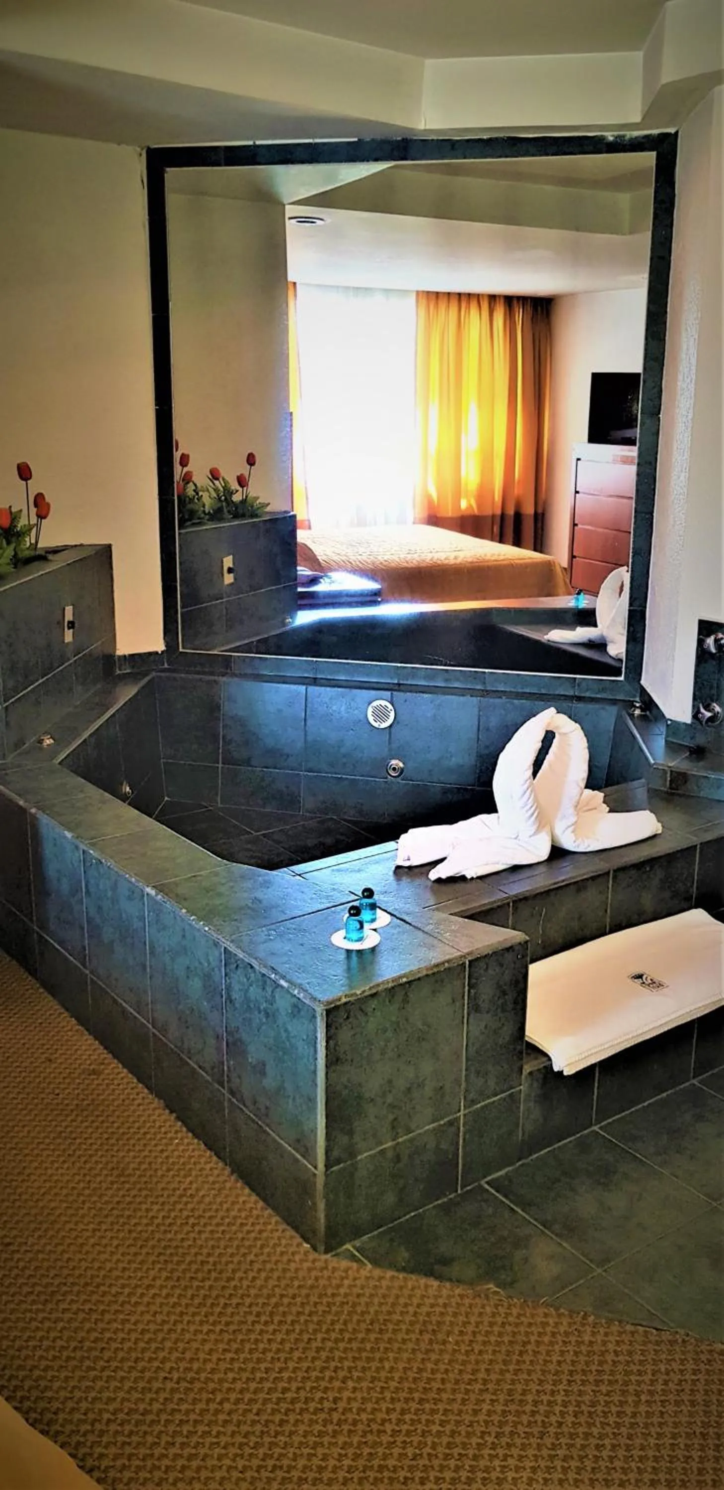 Hot Tub in Hotel Finisterre