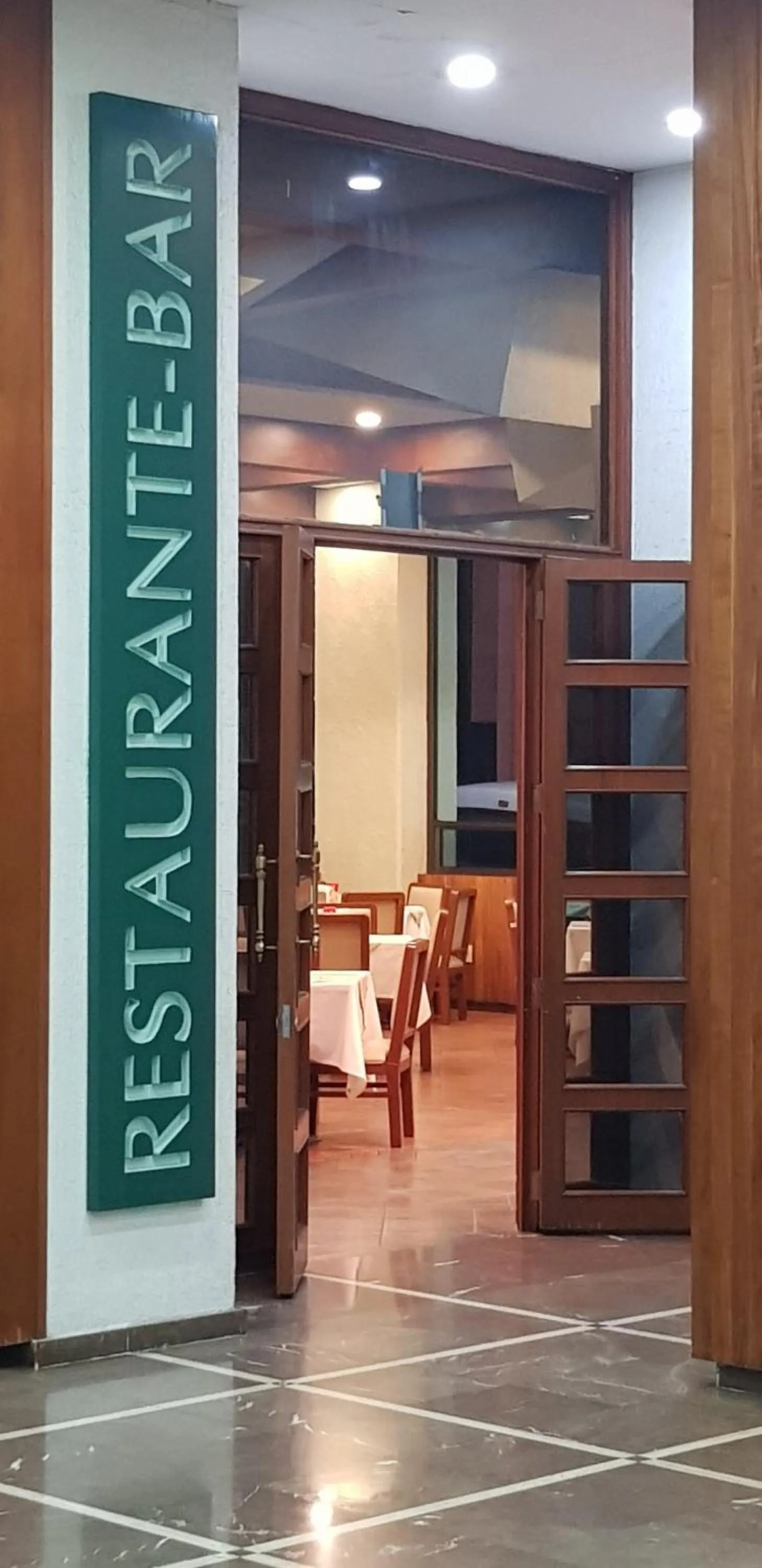 Restaurant/places to eat in Hotel Finisterre