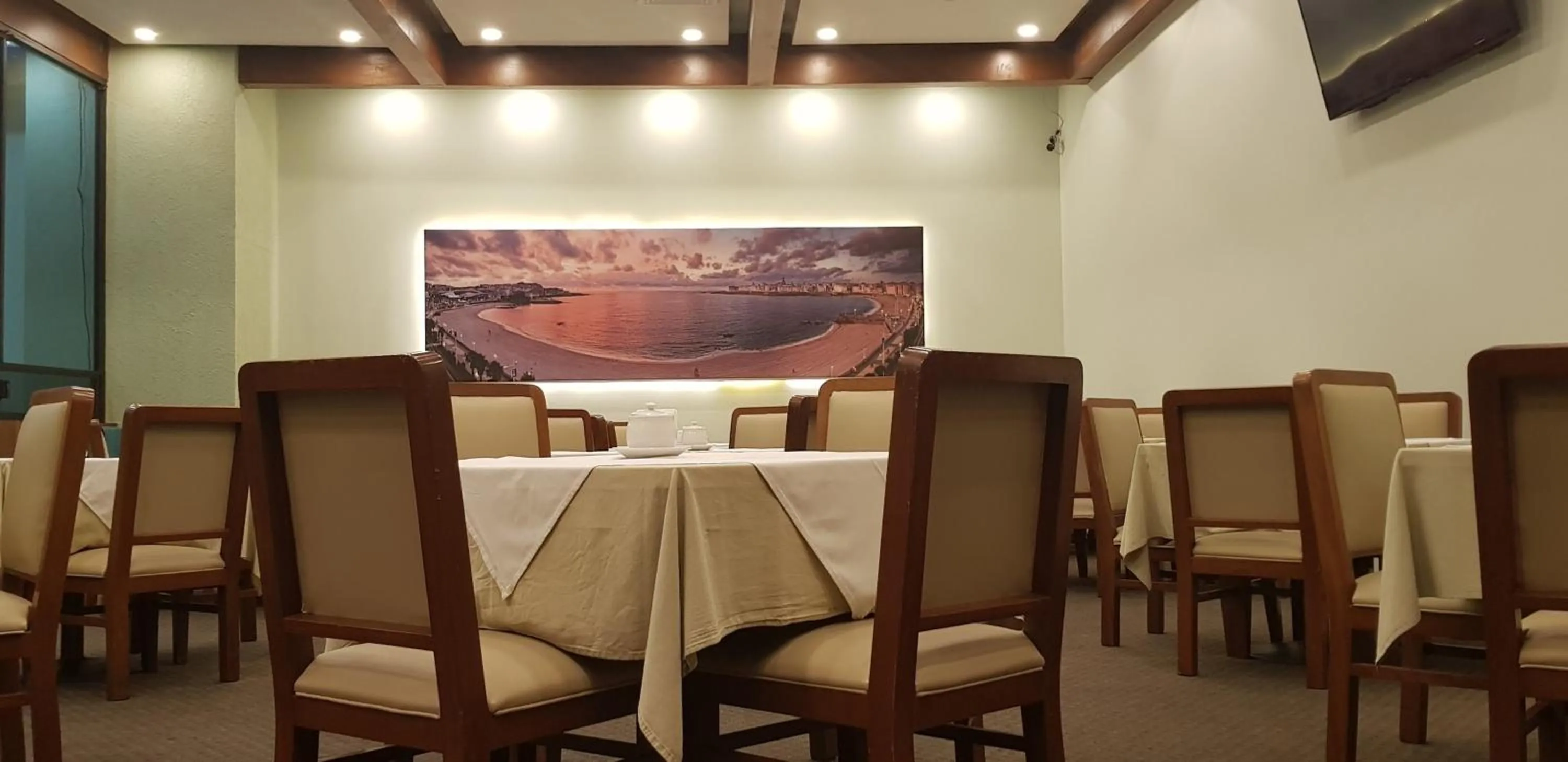 Restaurant/places to eat in Hotel Finisterre