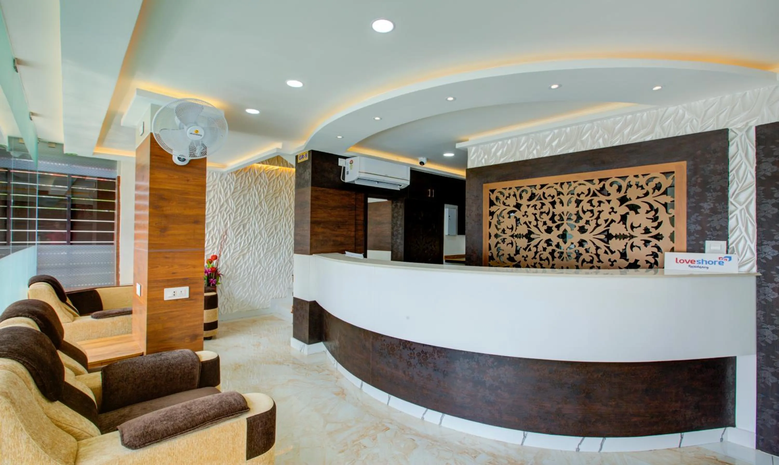 Lobby or reception in Treebo Love Shore Residency, Near Lakeshore Hospital
