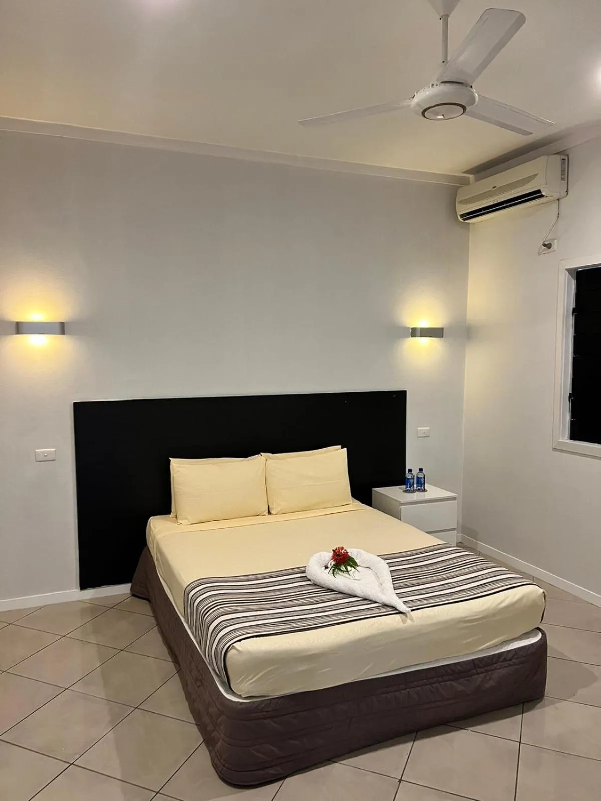 Bedroom, Bed in Garden Apartments