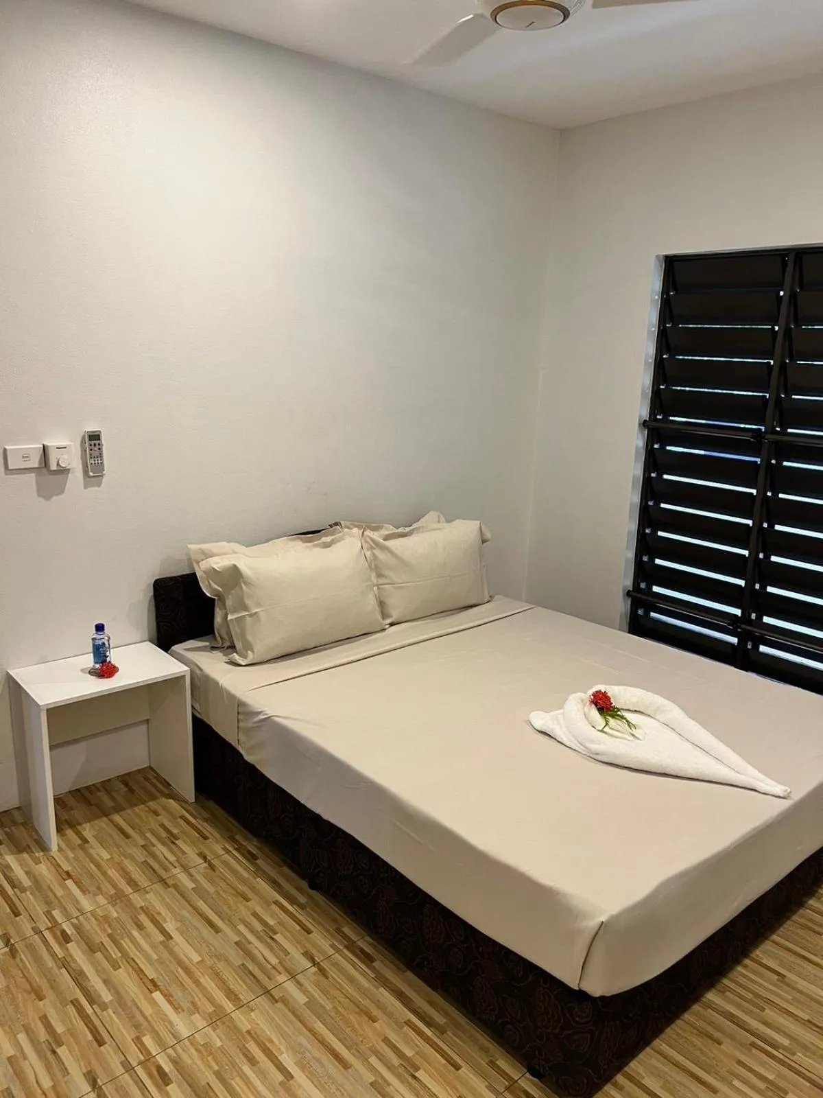 Bedroom, Bed in Garden Apartments