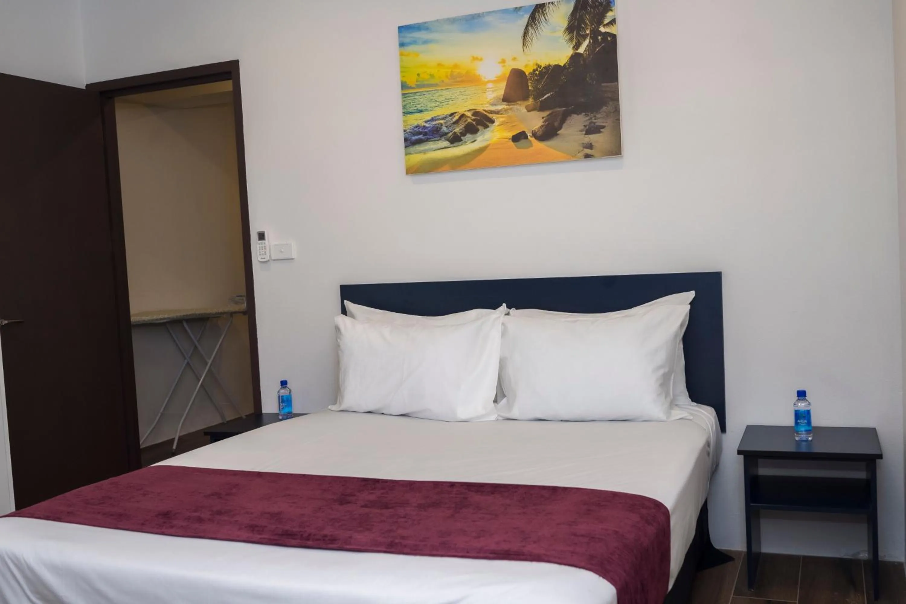 Bedroom, Bed in Garden Apartments