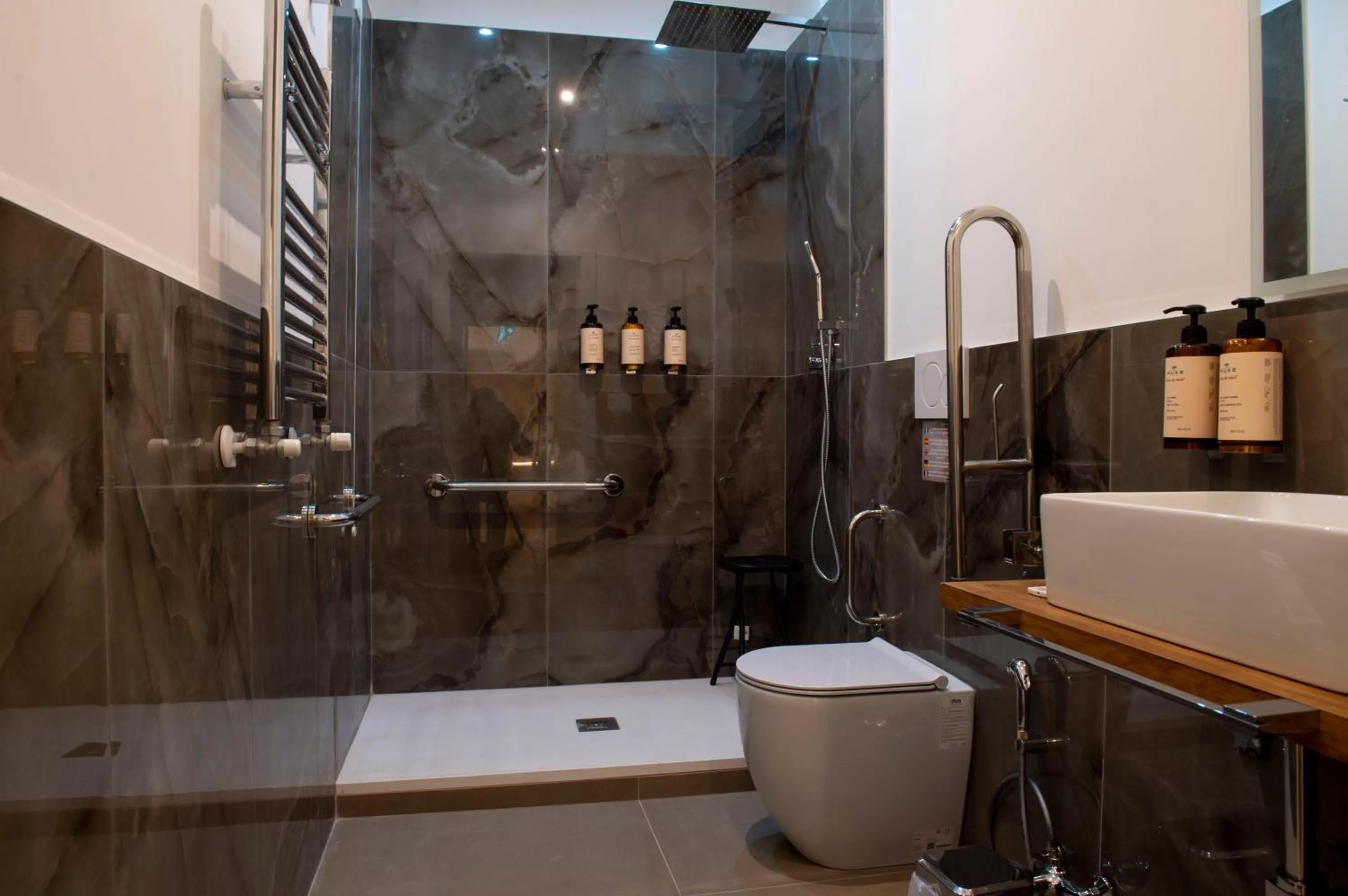 Shower in Hotel AD Suites Nazionale
