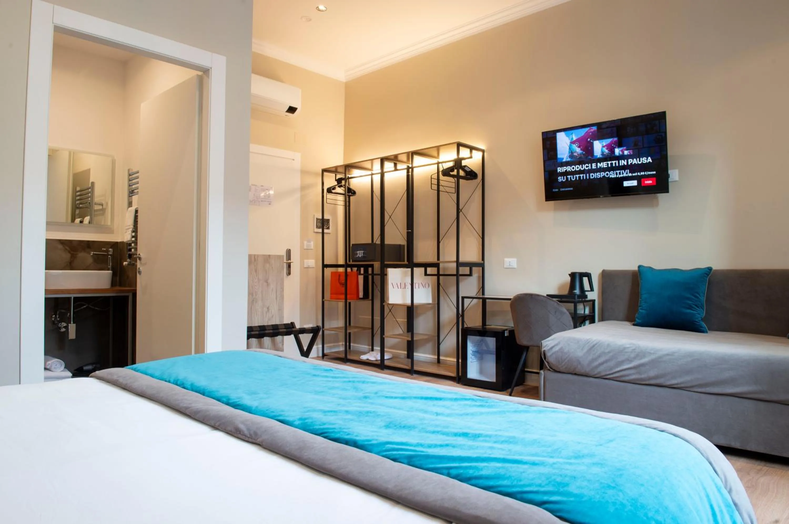 Communal lounge/ TV room, Bed in Hotel AD Suites Nazionale