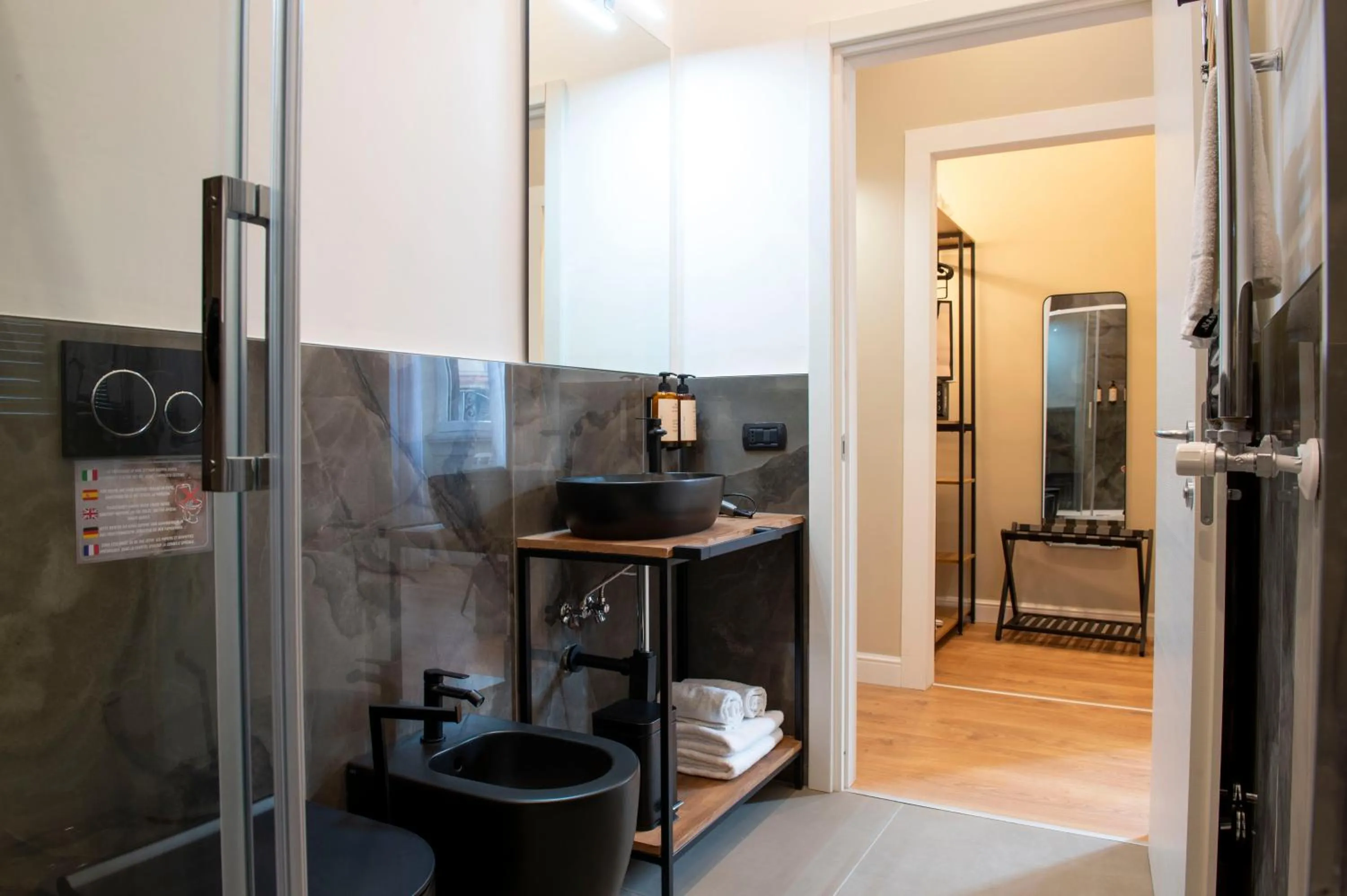 Shower in Hotel AD Suites Nazionale