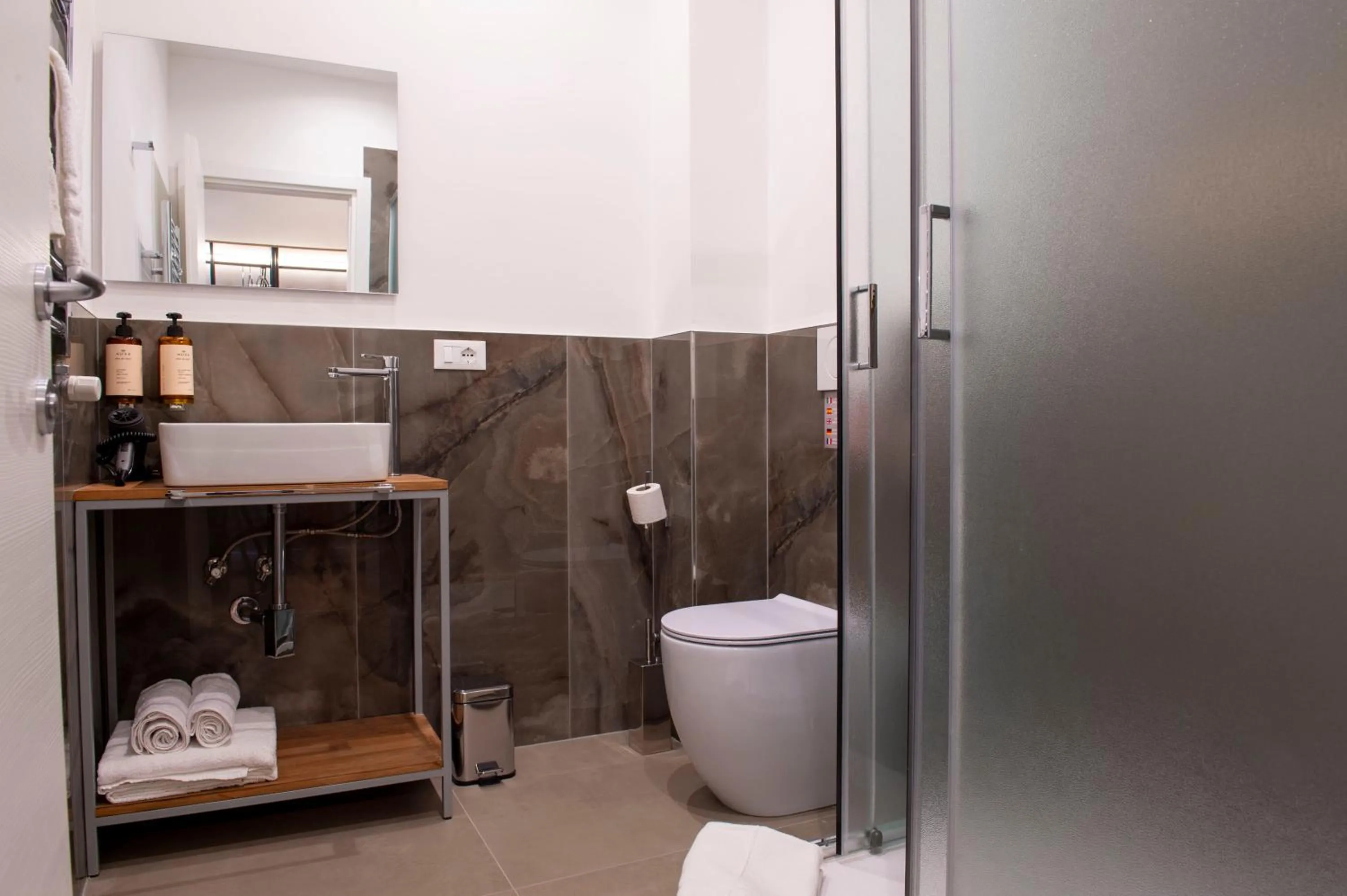 Shower in Hotel AD Suites Nazionale
