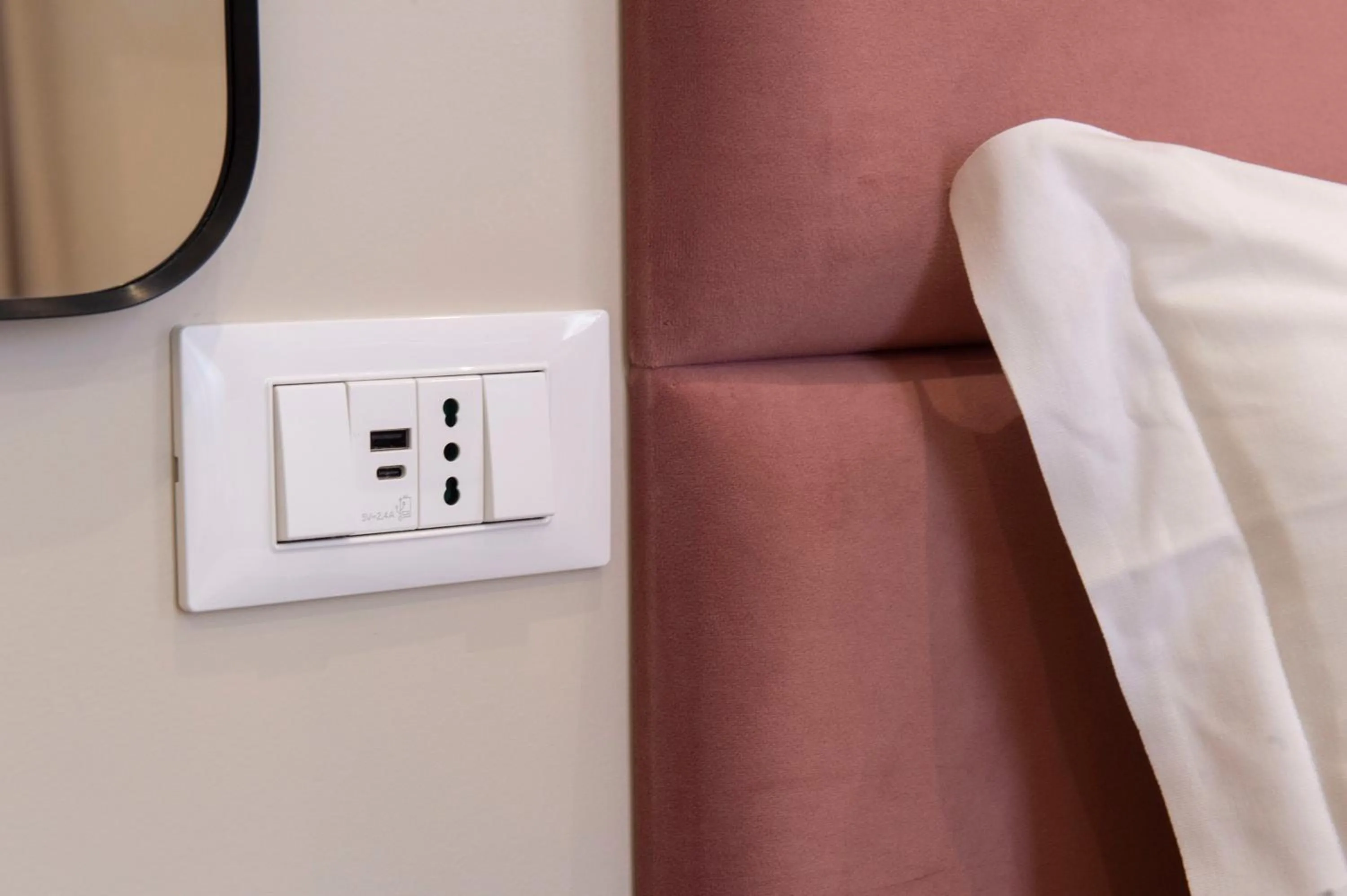 TV and multimedia in Hotel AD Suites Nazionale