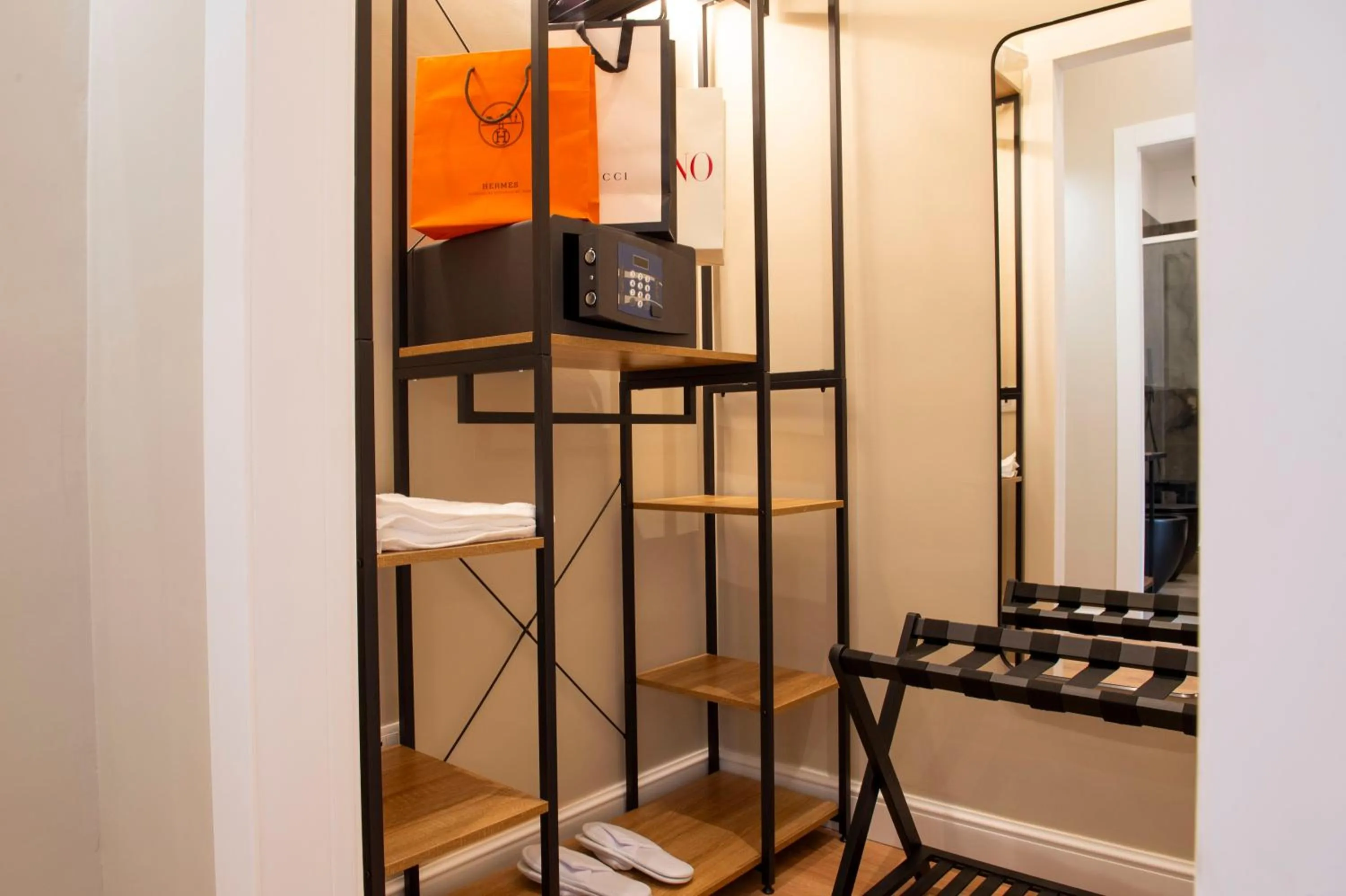 wardrobe in Hotel AD Suites Nazionale