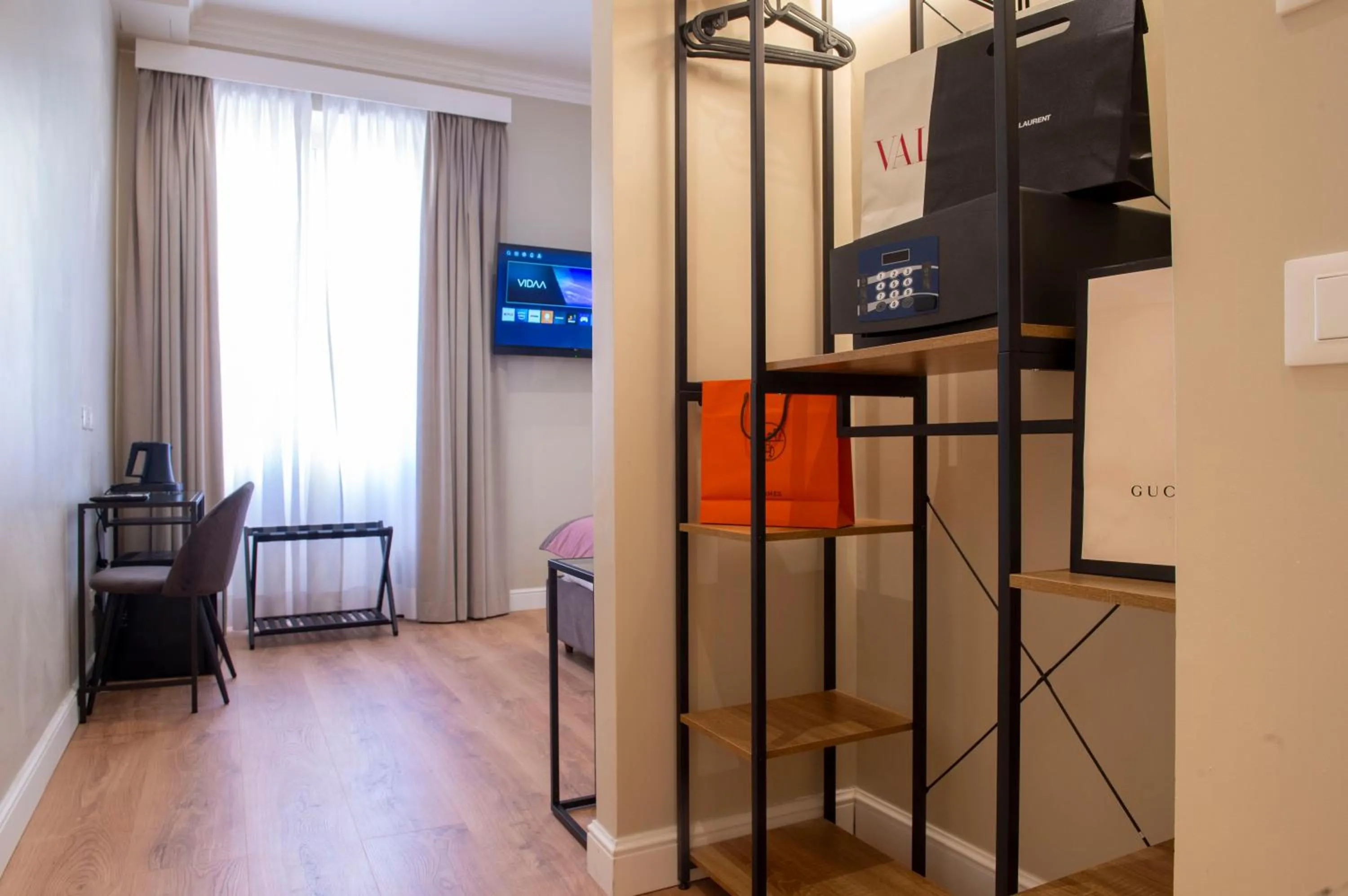 TV and multimedia in Hotel AD Suites Nazionale
