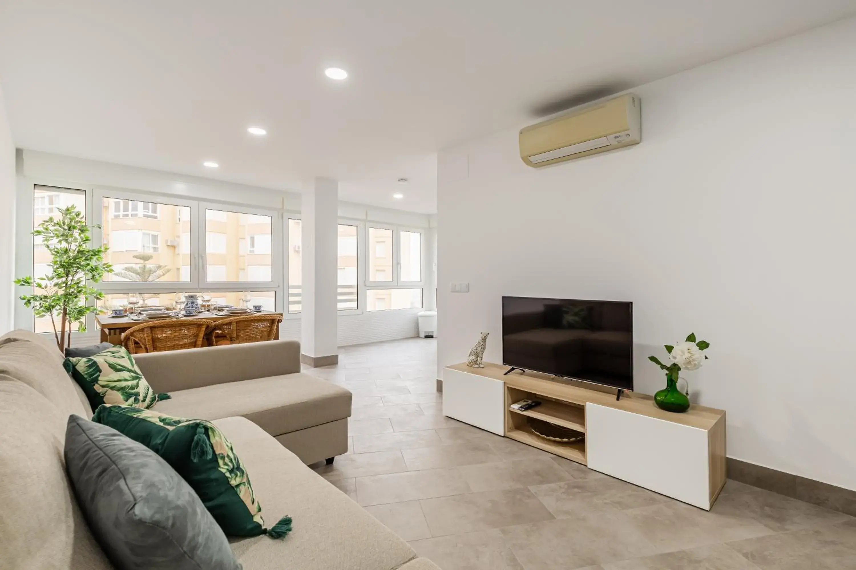 Modern Apartment Steps from the Beach Modern Apartment Steps from the Beach