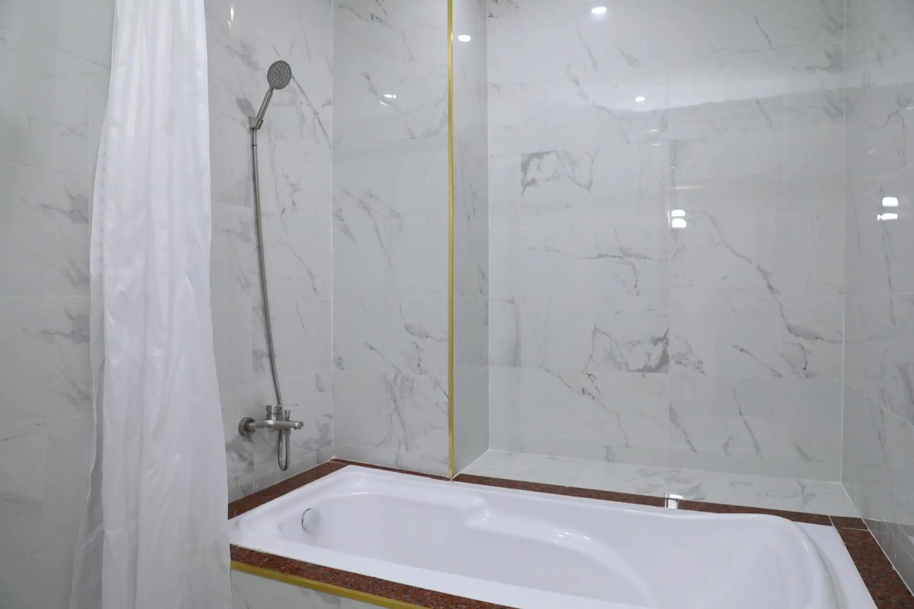 Shower in Thành Vinh Hotel & Apartment