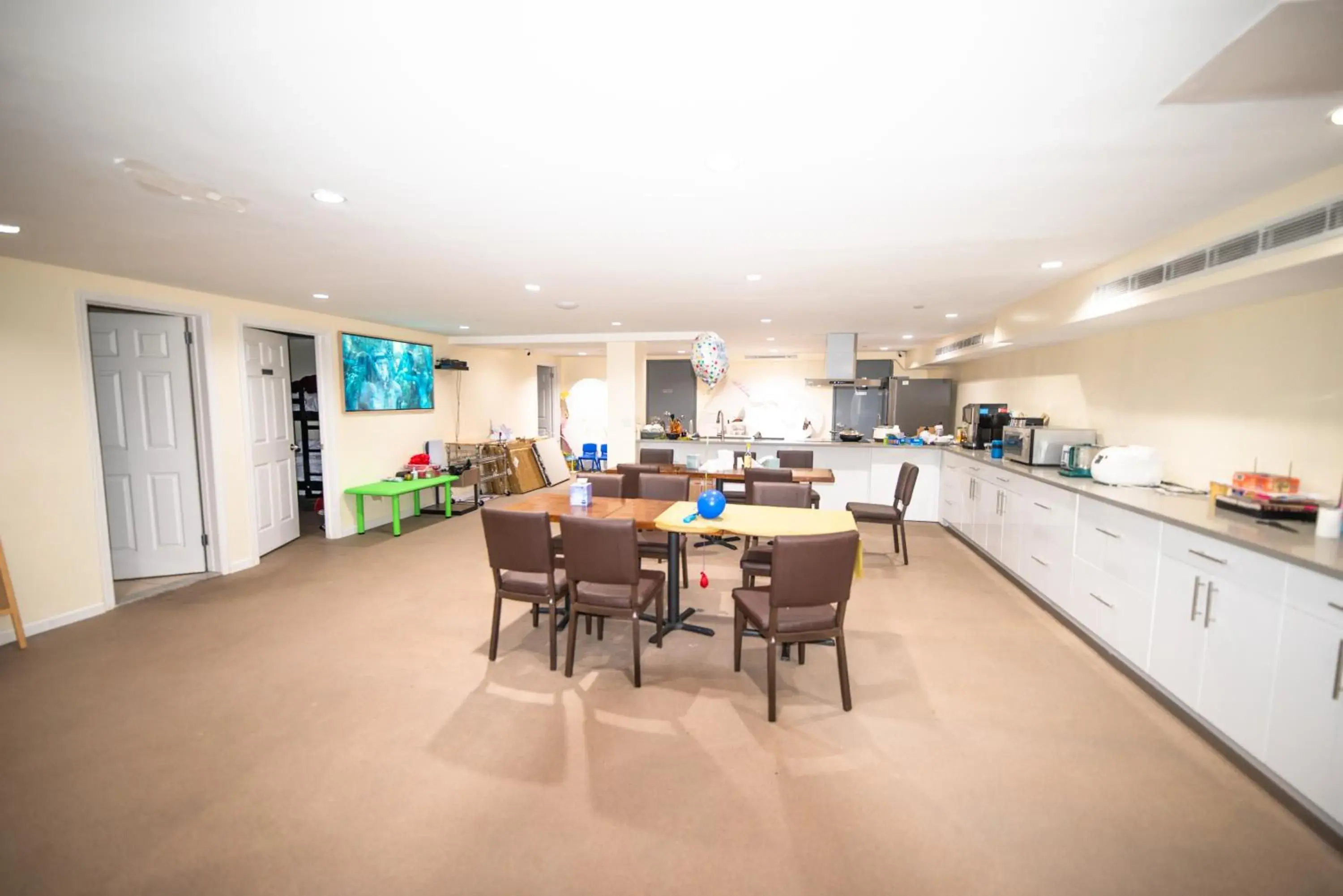 Restaurant/places to eat in Flushing Garden Hotel Restaurant/places to eat in Flushing Garden Hotel