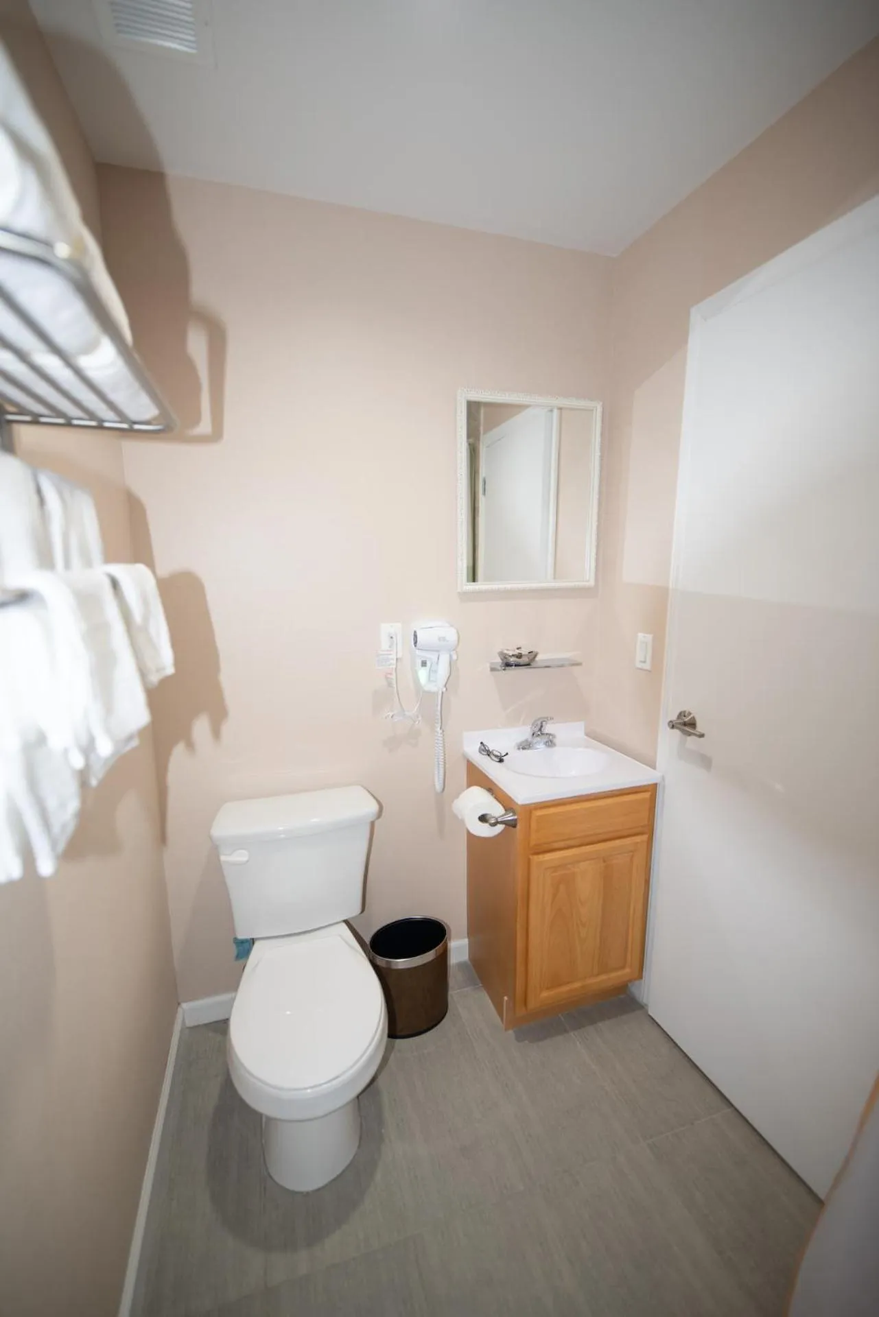 Toilet in Flushing Garden Hotel