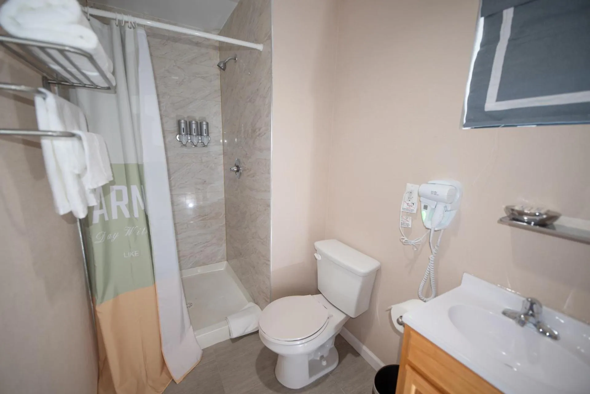 Shower in Flushing Garden Hotel