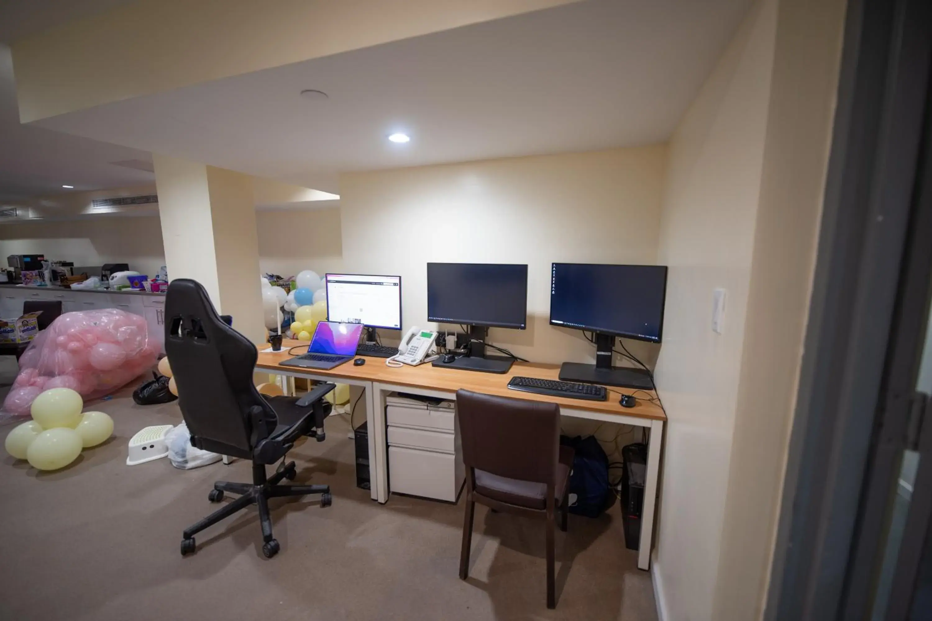 Property building in Flushing Garden Hotel Property building in Flushing Garden Hotel