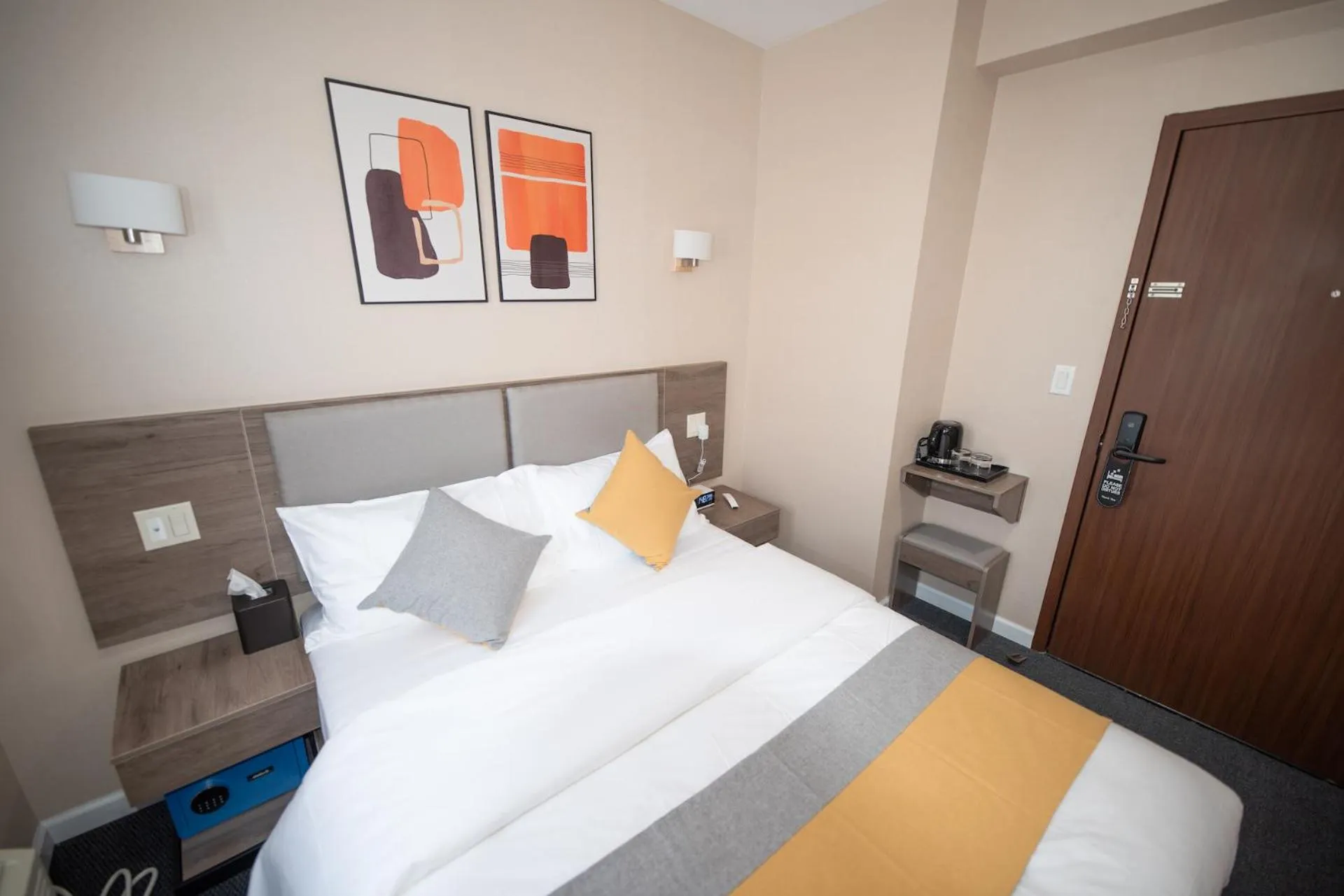 Bed in Flushing Garden Hotel