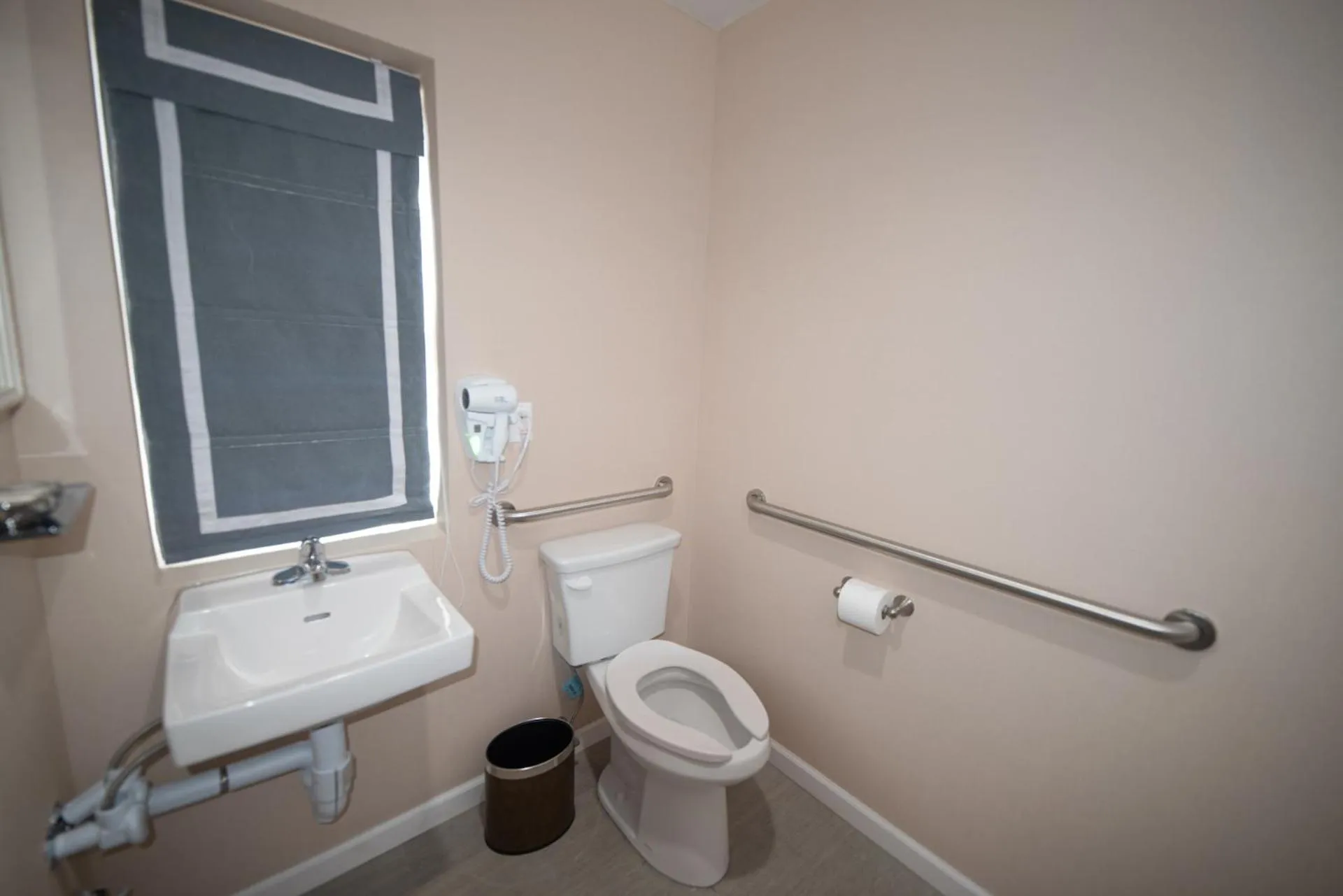 Bathroom in Flushing Garden Hotel