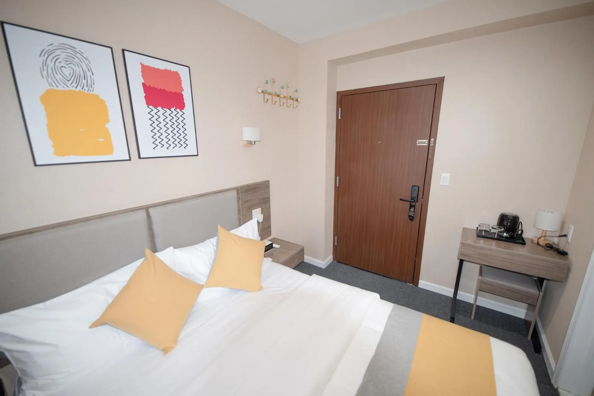 Bed in Flushing Garden Hotel