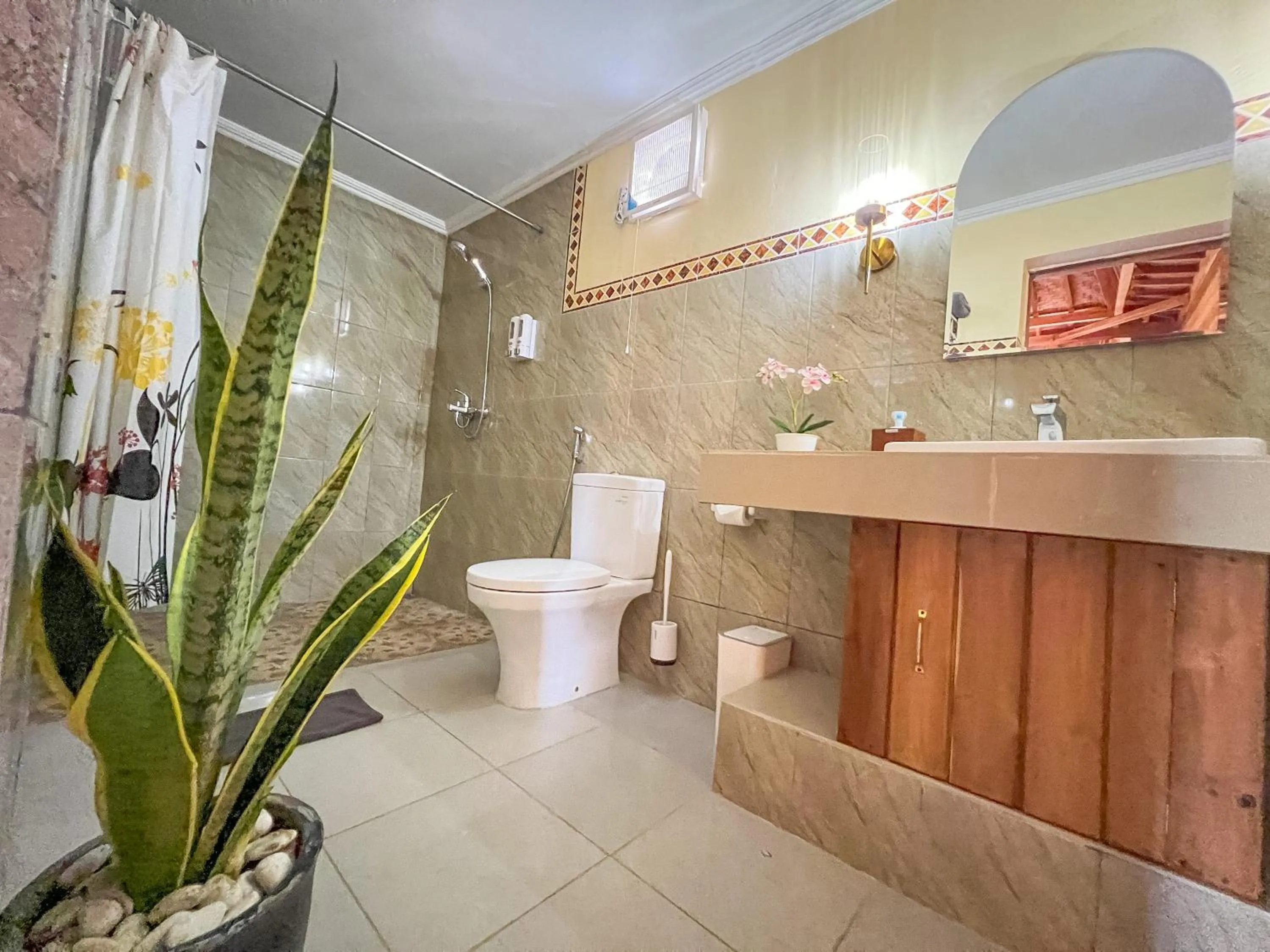 Toilet in Skywatch cottage