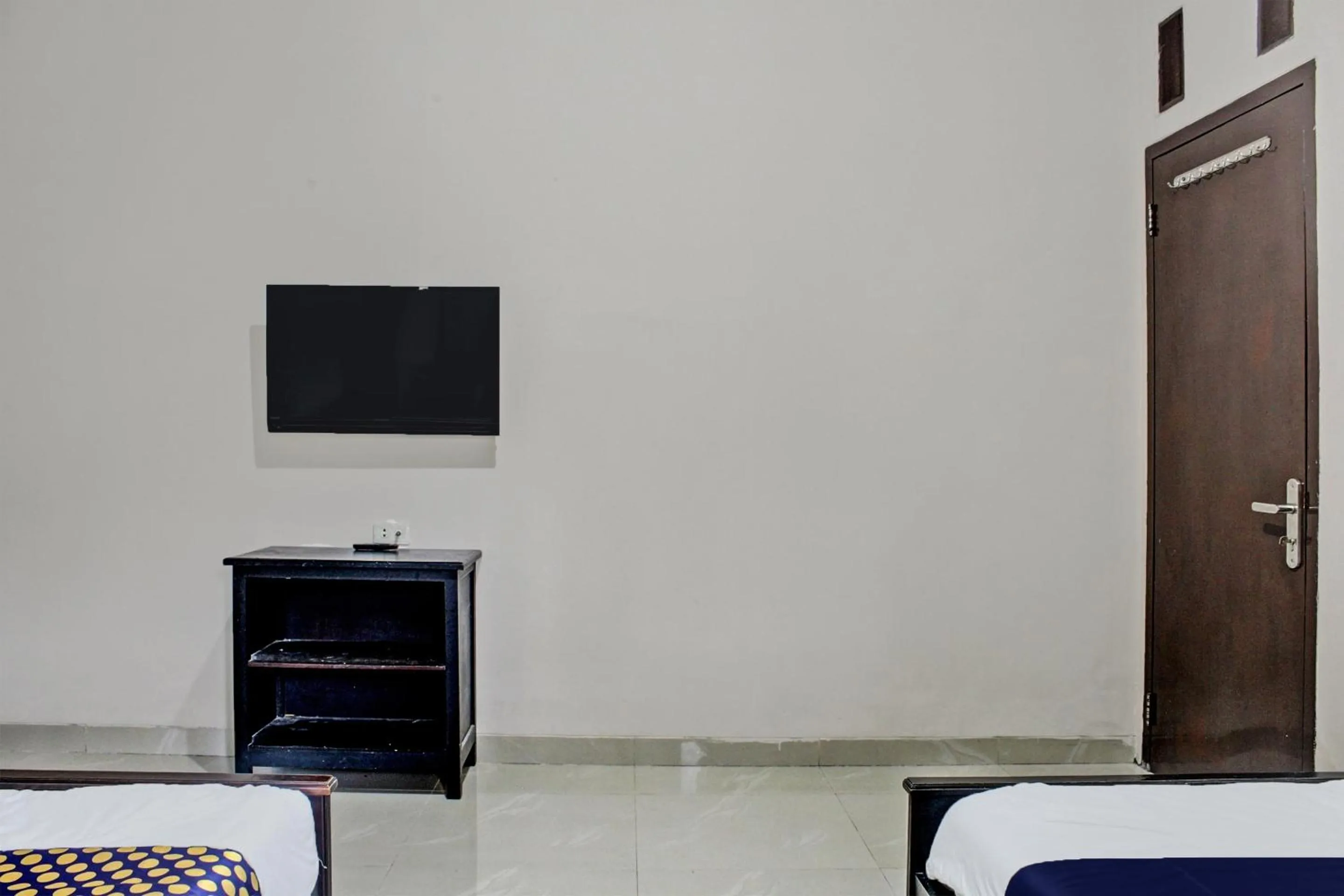 Bedroom, Bed in OYO Life 92509 Maulana Guest House Simpur